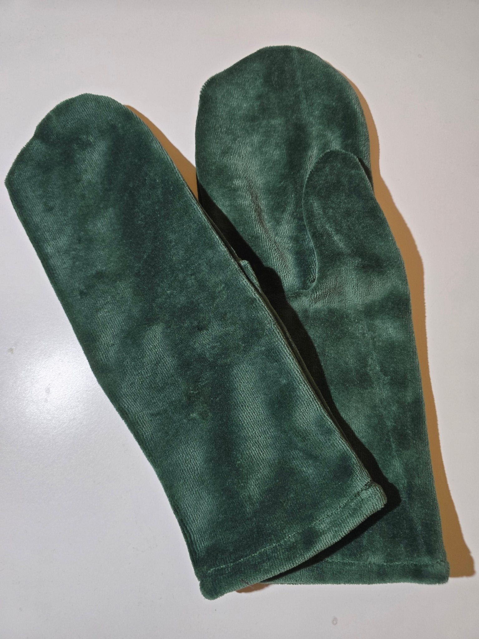 Vantar Velour Grön | Rino Vantar Velour i Mindre från Rino Design Sthlm