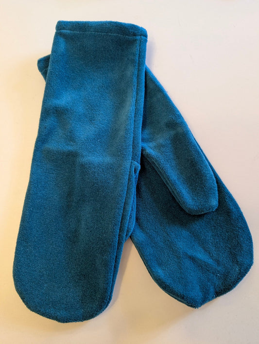 Vantar Velour Petrol - Rino Design Sthlm