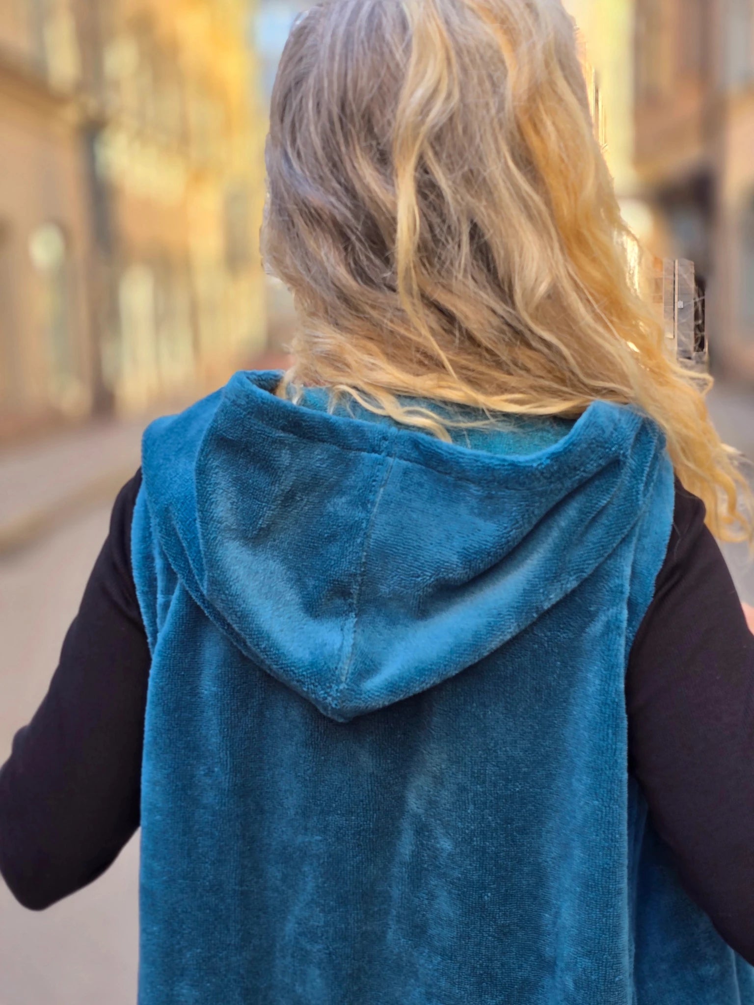 Väst med huva petrol | Rino Väst i Mindre från Rino Design Sthlm