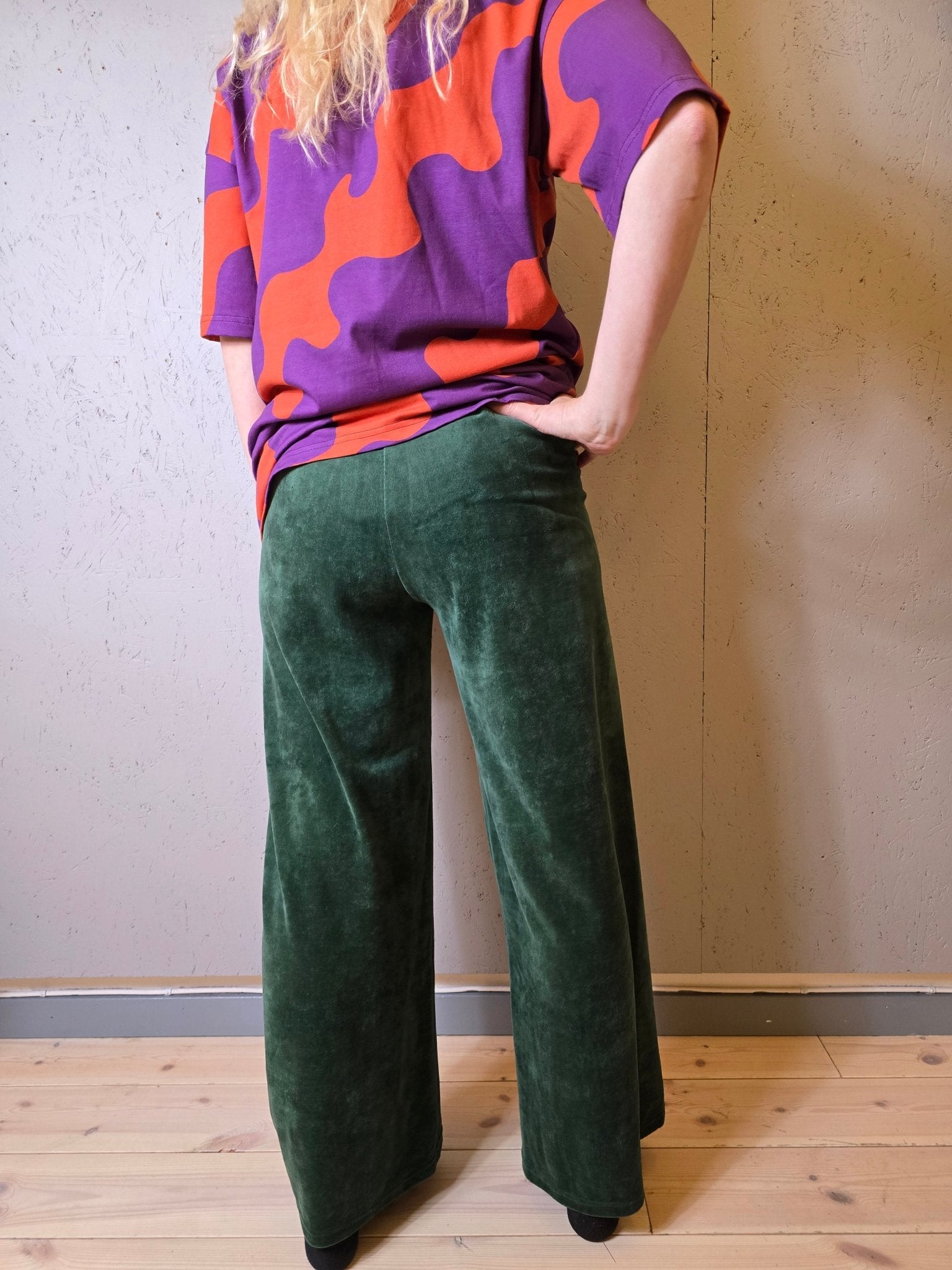 Velourbyxor mörkgrön | Rino Byxor i S från Rino Design Sthlm