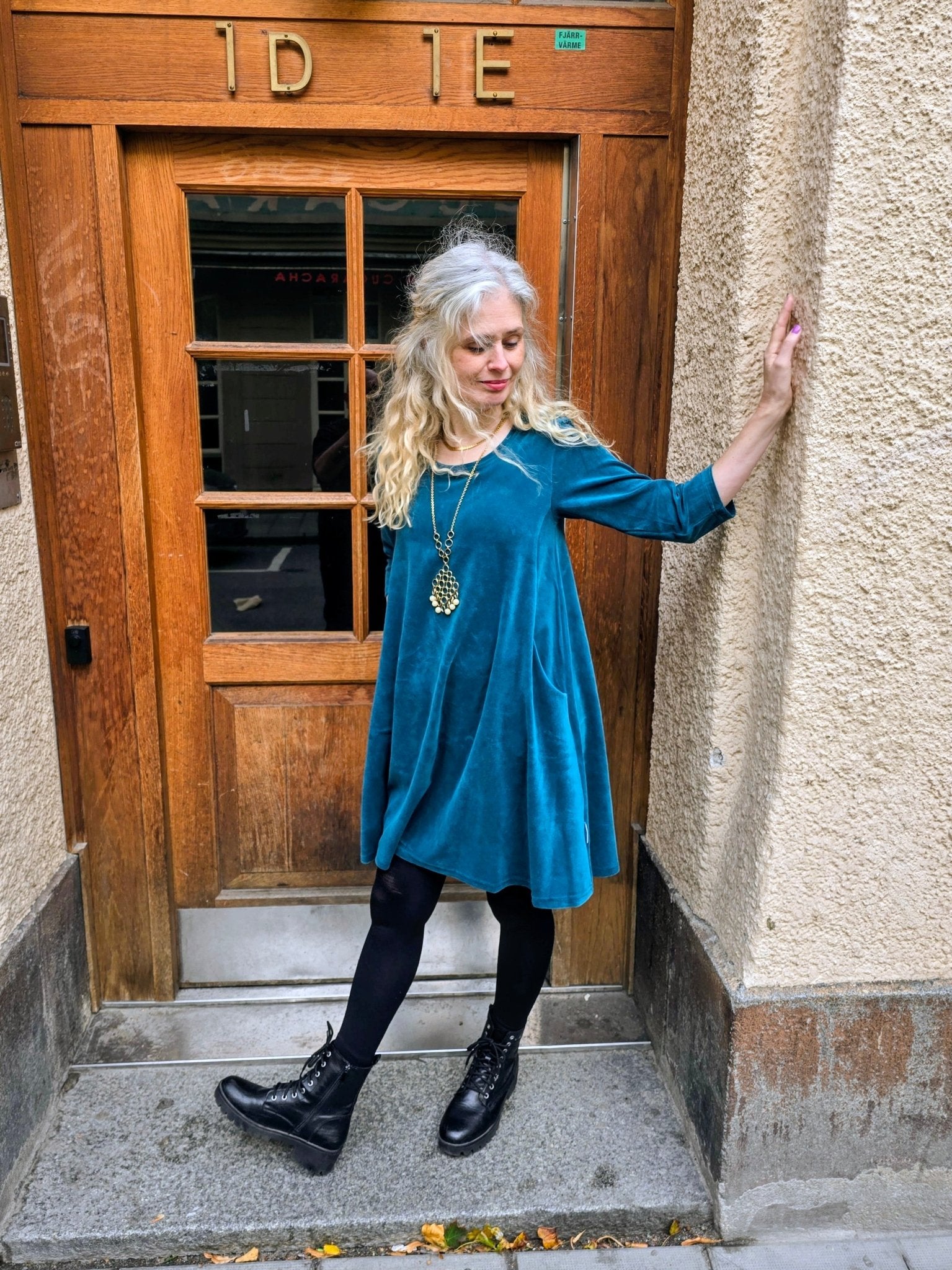 Velourklänning A - linjeklänning Petrol - Rino Design Sthlm