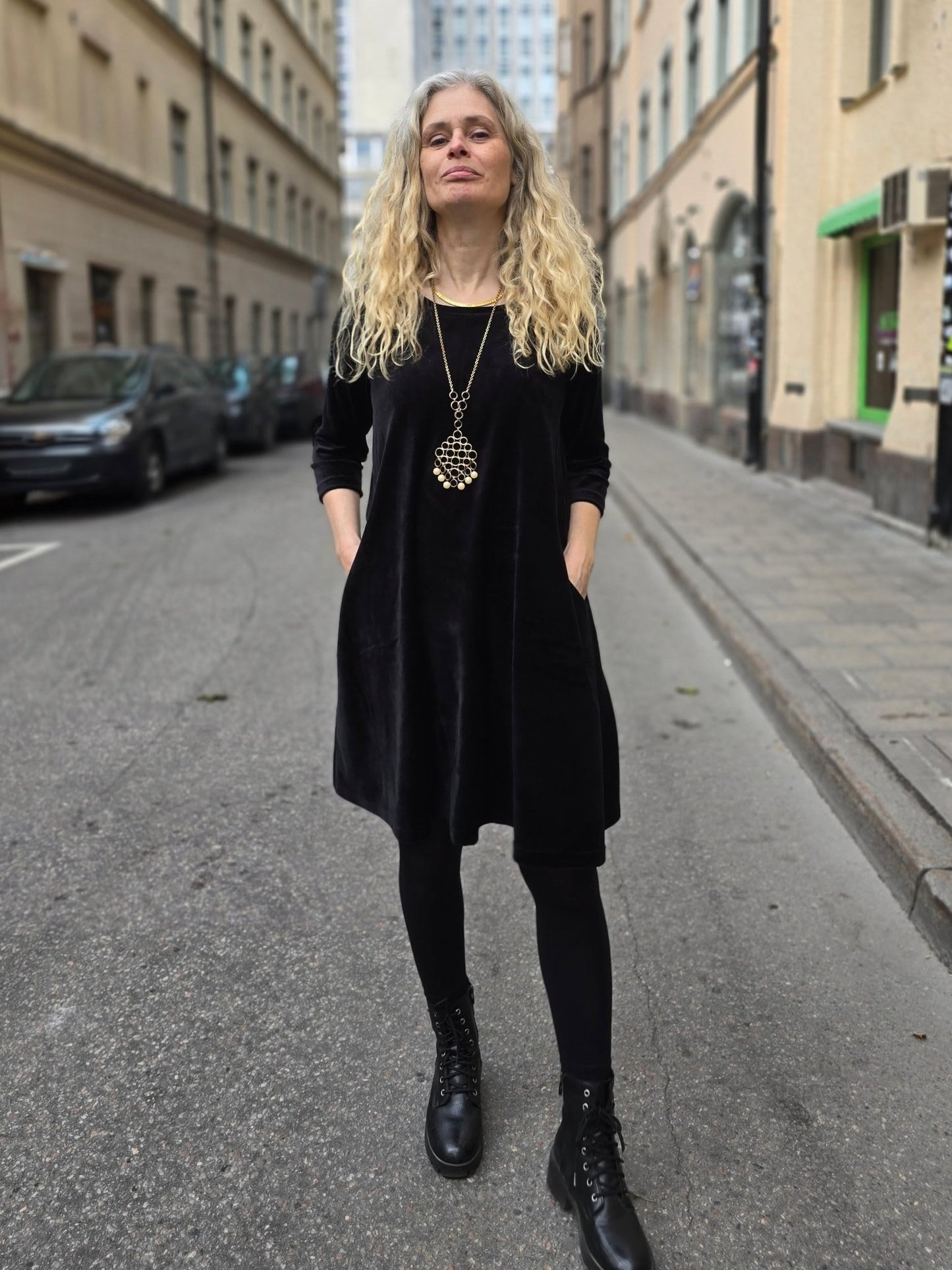 Velourklänning A - linjeklänning Svart - Rino Design Sthlm