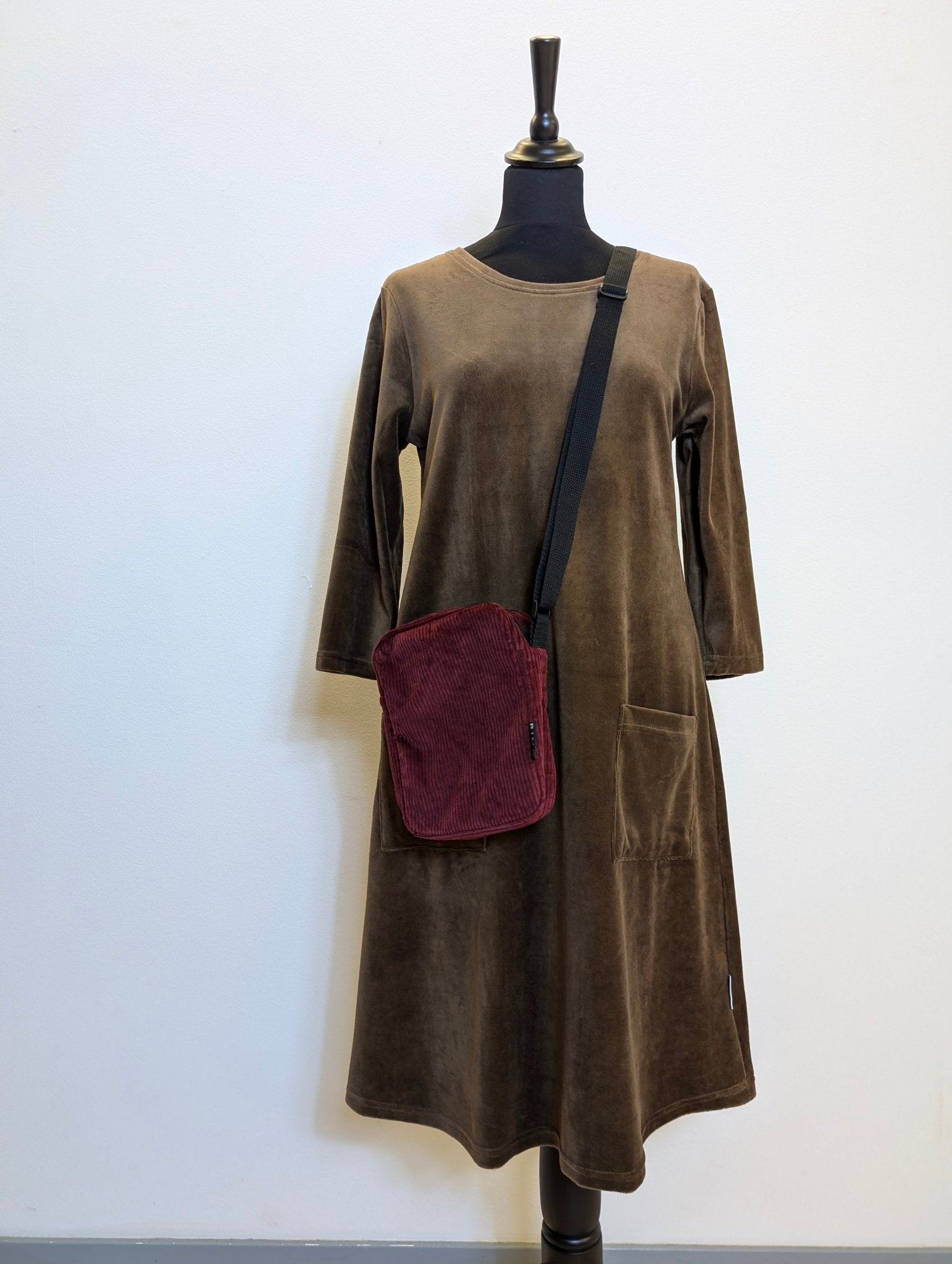 Velourklänning Kamomill Brun - Rino Design Sthlm