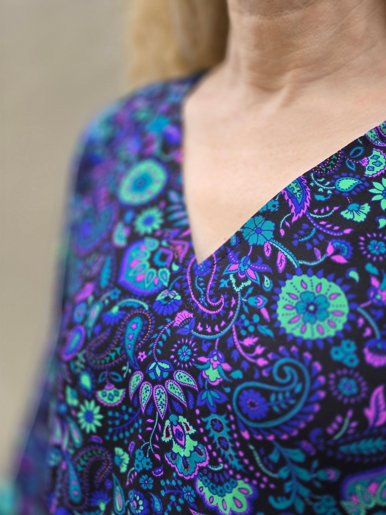 Klänning Vera Fyrverkeri Ecovero | Rino Klänning i S från Rino Design Sthlm