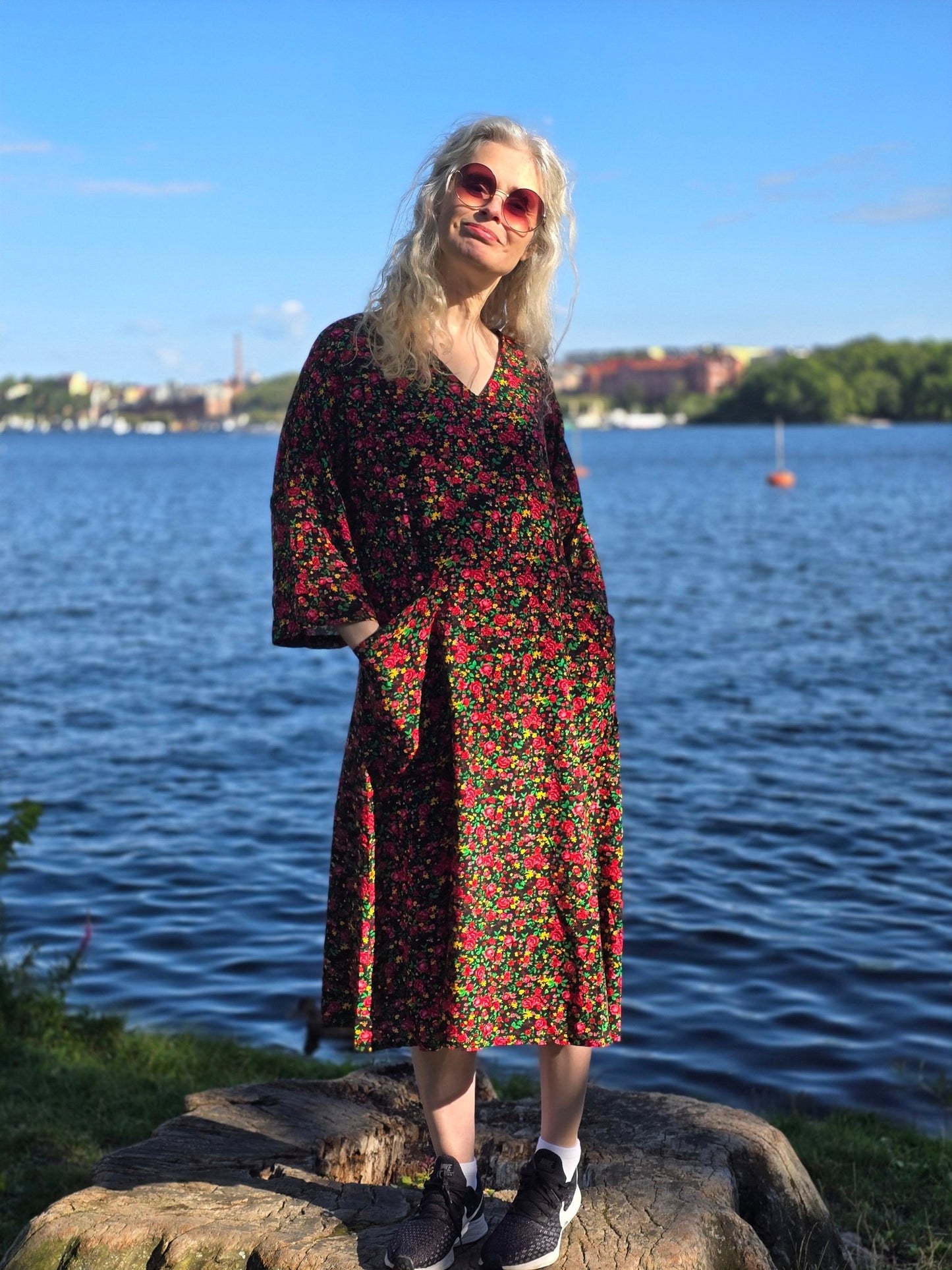 Viskosklänning Vera Små rosor - Rino Design Sthlm