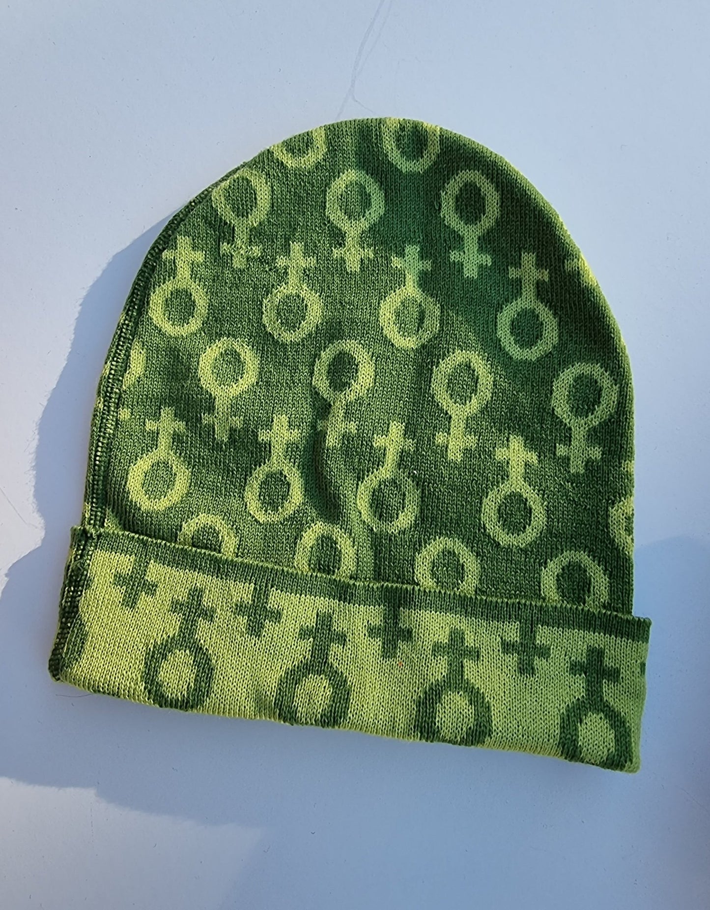 Mössa Feminist grön - Rino Design Sthlm