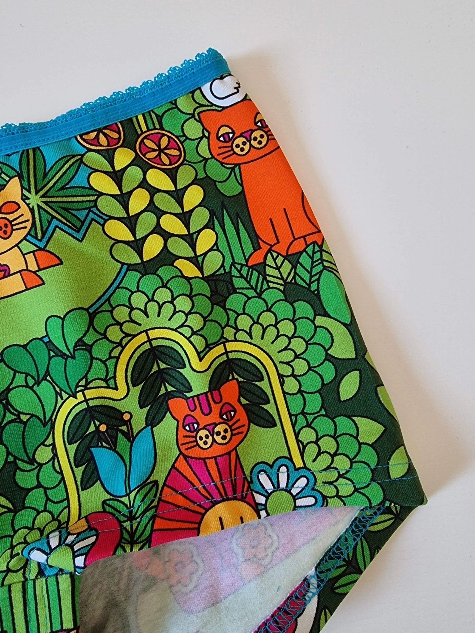 Trosor med ben liten Katt | Rino Trosor i S från Rino Design Sthlm