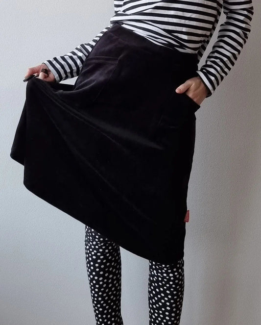Velourkjol med fickor Svart - Rino Design Sthlm