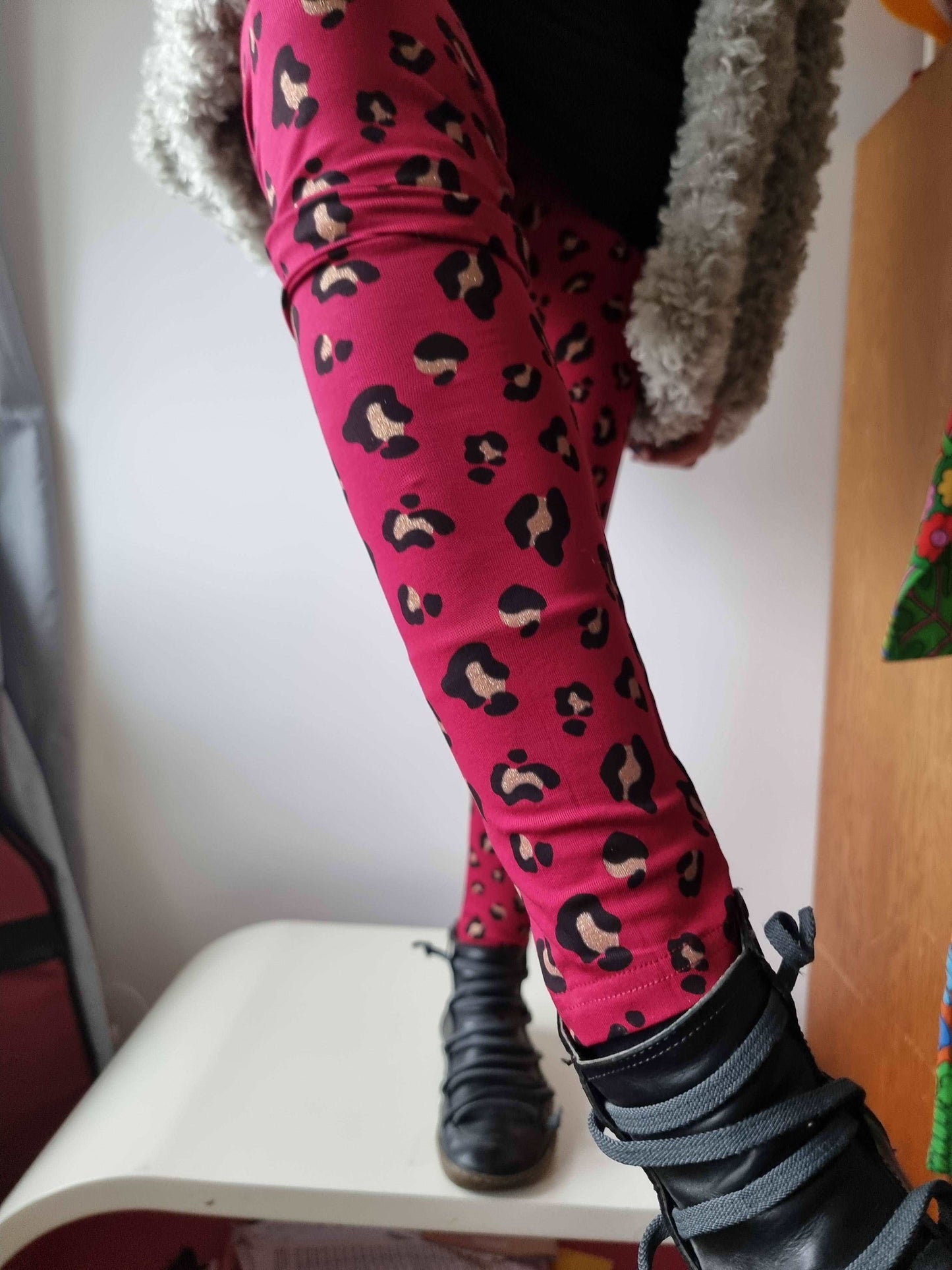 Glitter leopard. Leggings