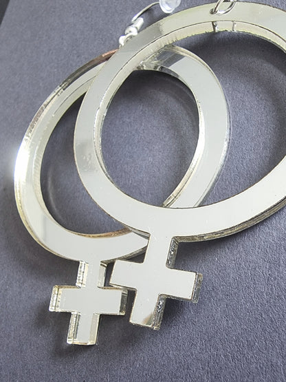 Örhängen feminist silver