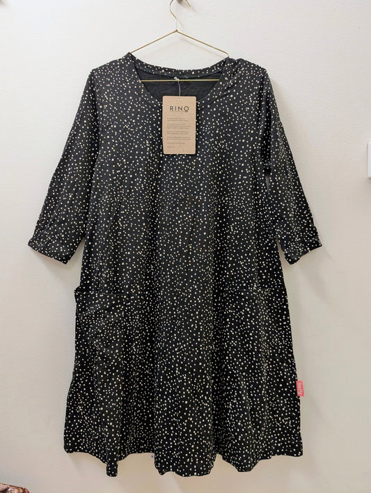 A - linjeklänning Prickig sample S - Rino Design Sthlm