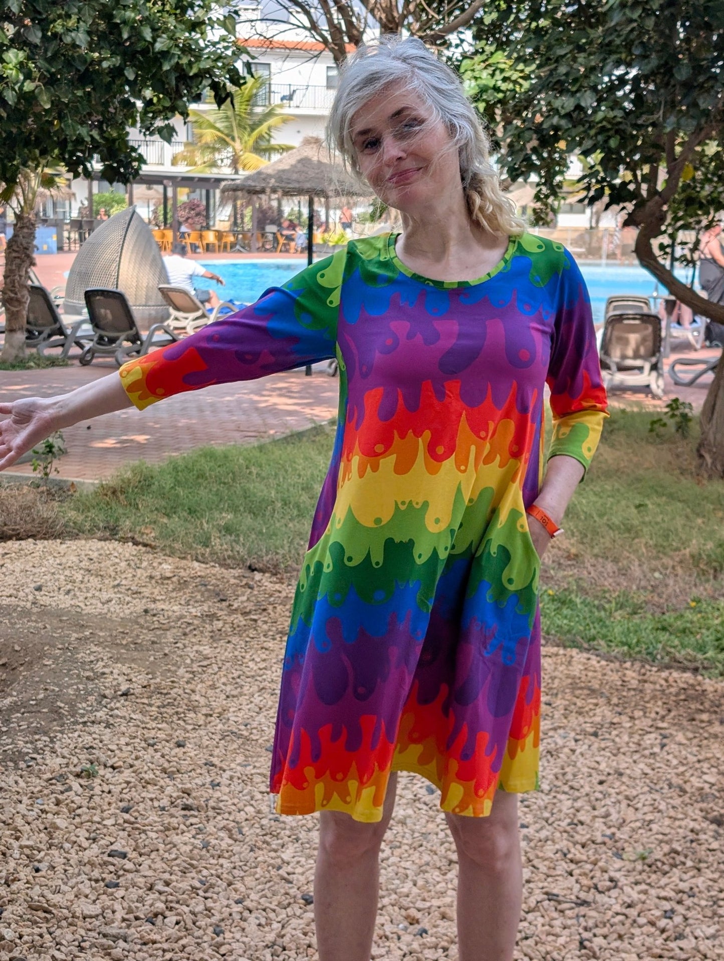 A - linjeklänning Regnbågstuttar by Rino - Rino Design Sthlm