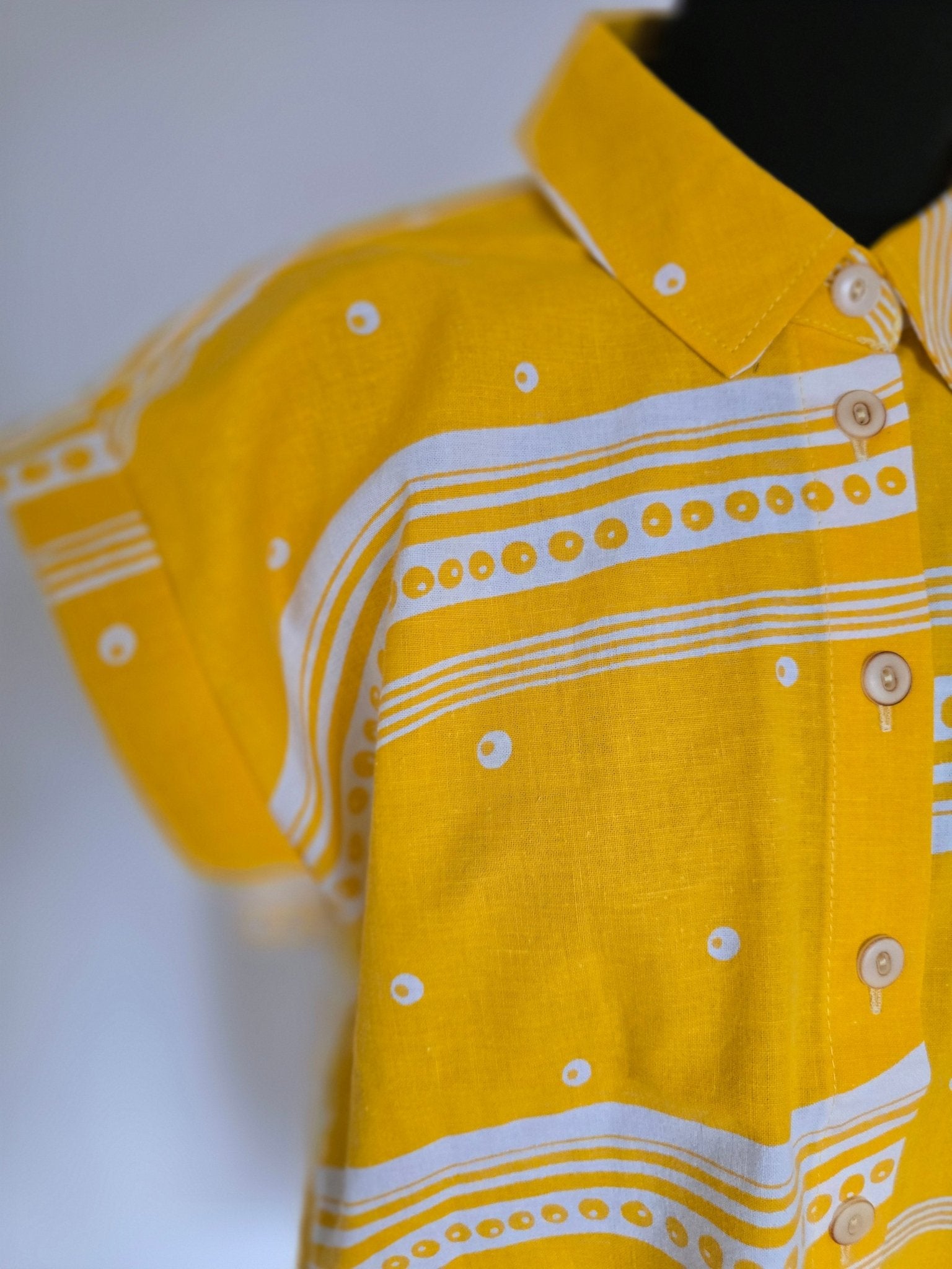 Blus Nätt Retro Gul | Rino Blus i S/M från Rino Design Sthlm