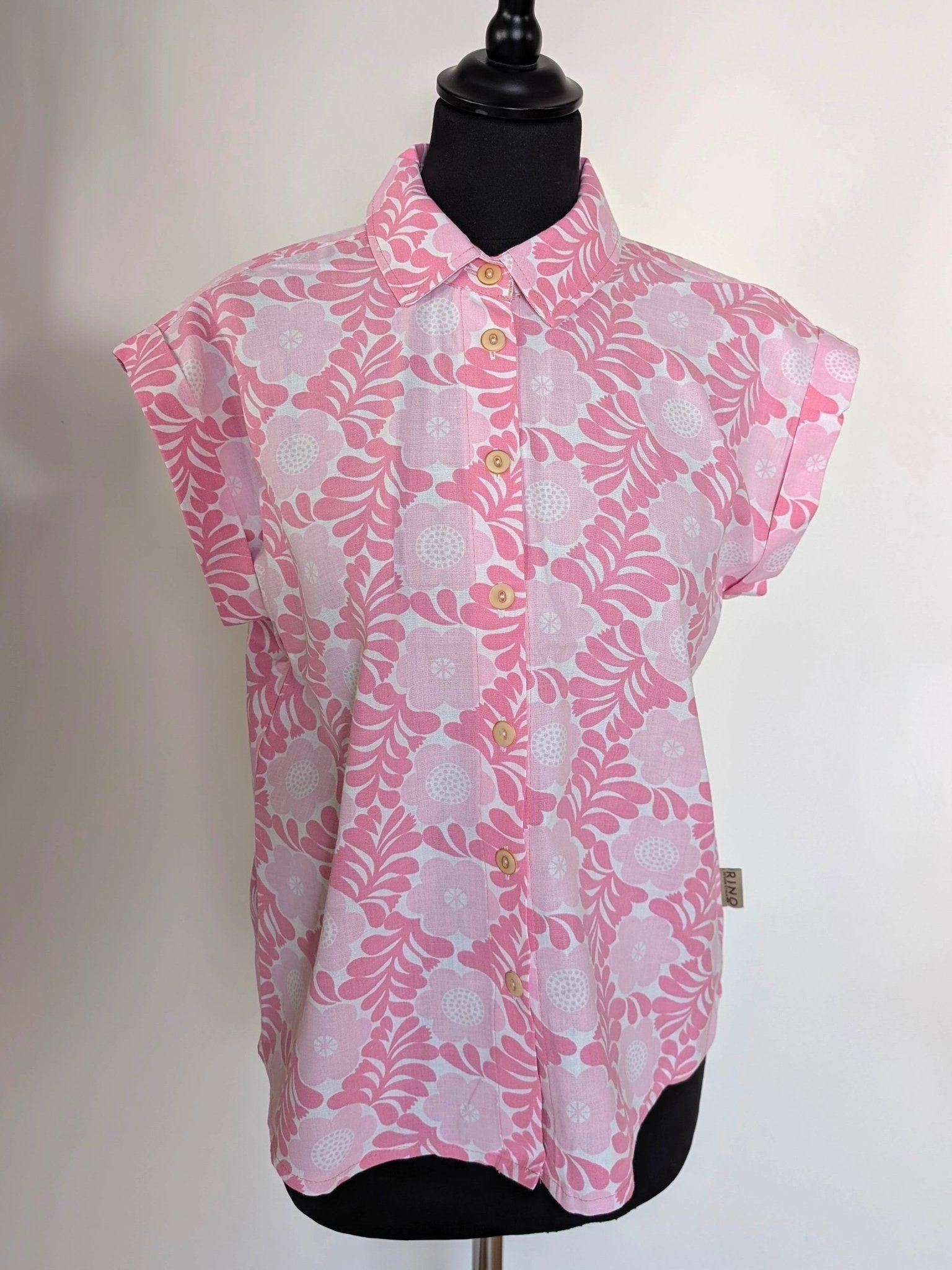 Blus Nätt Retro Rosablom | Rino Blus i S/M från Rino Design Sthlm