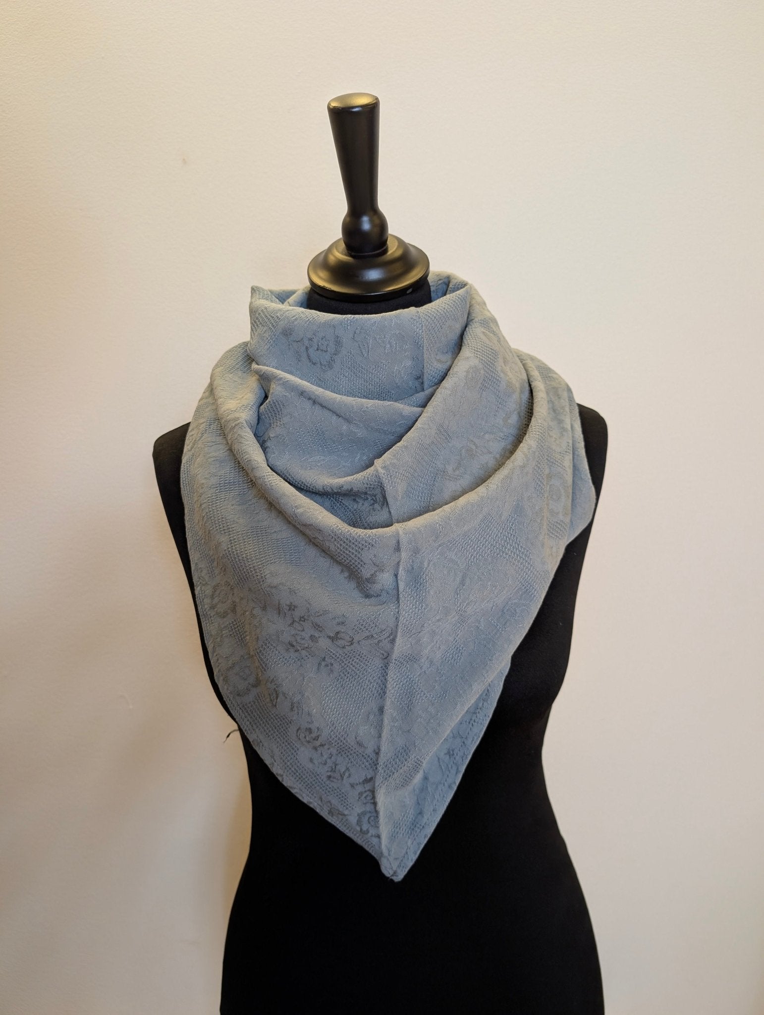 Bomullssjal Trekant Ljusblå | Rino Sjal i One size från Rino Design Sthlm