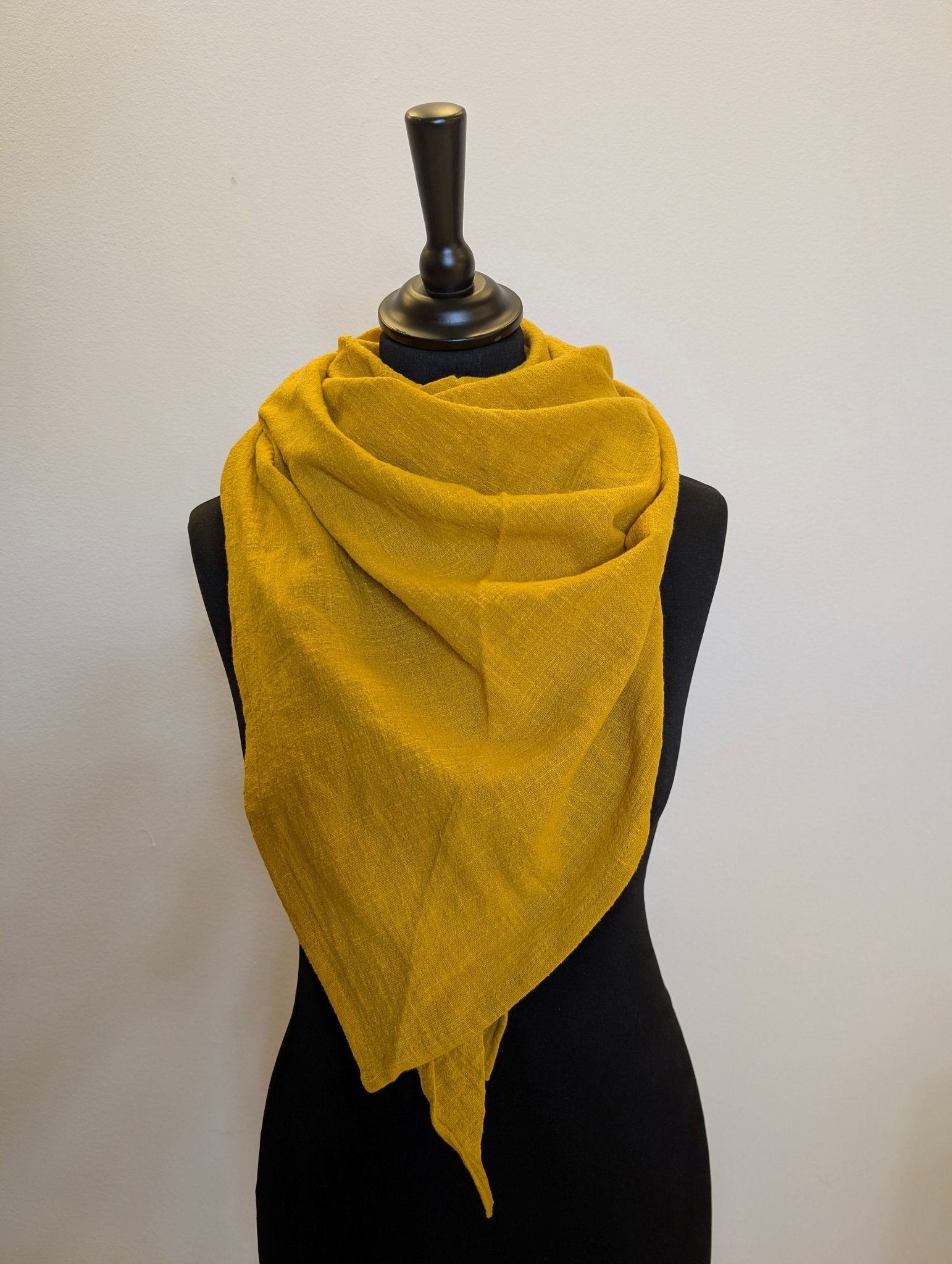 Bomullssjal Trekant Senapsgul | Rino Sjal i One size från Rino Design Sthlm