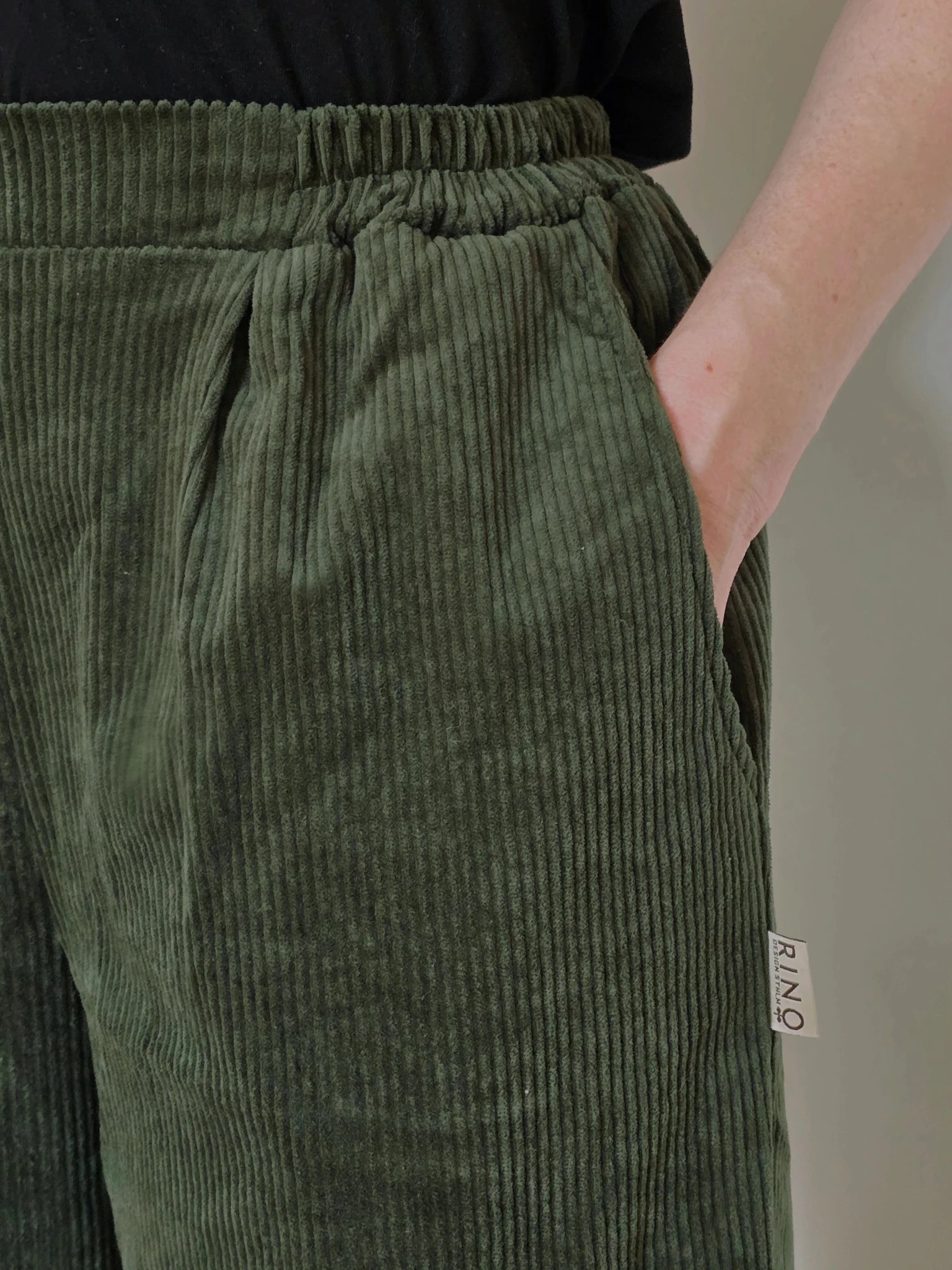 Byxor manchester mörkgrön | Rino Byxor i S från Rino Design Sthlm