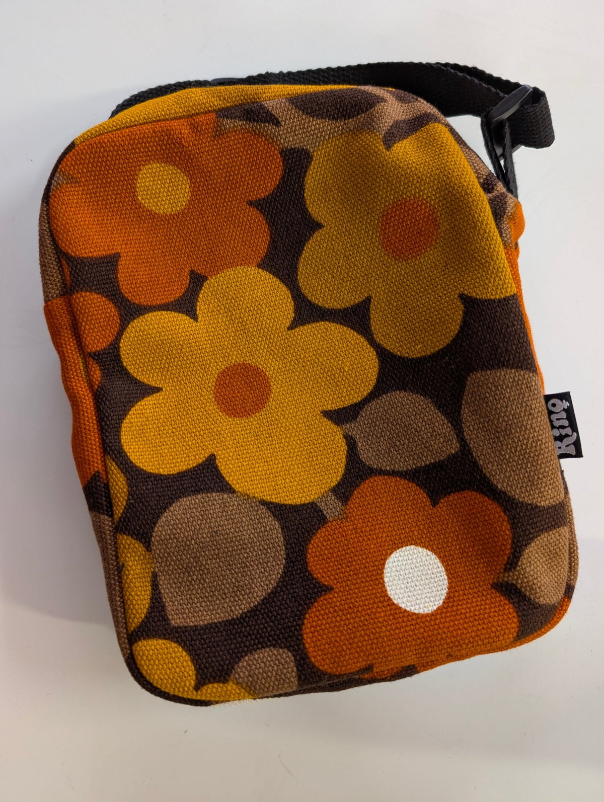 Cityväska retro brun orange | Rino Axelremsväska i One size från Rino Design Sthlm