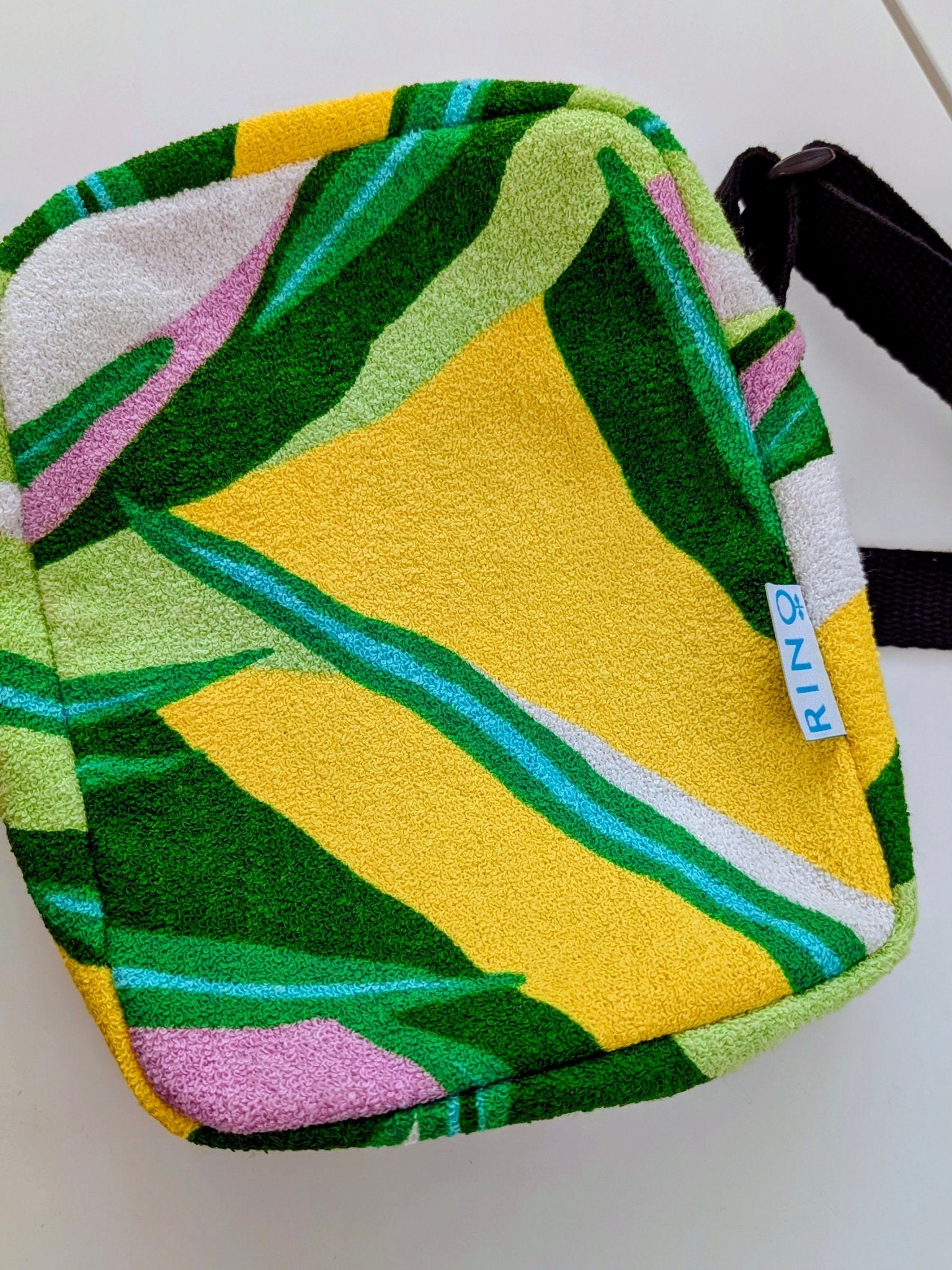 Cityväska Grön retro frotté Axelremsväska i retrotyg | Rino Axelremsväska i One size från Rino Design Sthlm