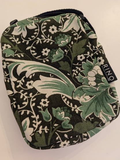 Cityväska Grönvita blommor - Axelremsväska i retrotyg - Rino Design Sthlm