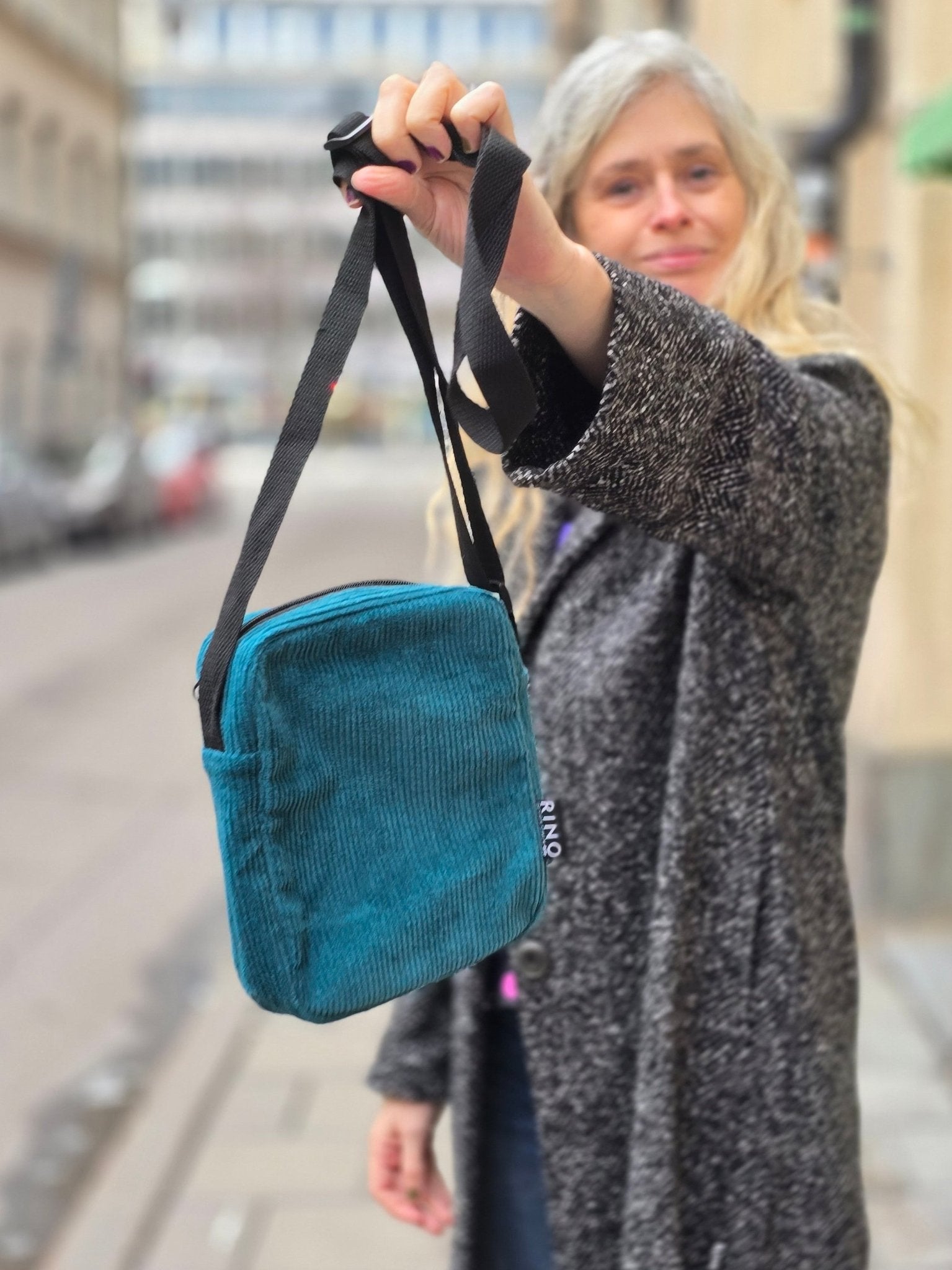 Cityväska Manchester Petrol | Rino Axelremsväska i One size från Rino Design Sthlm
