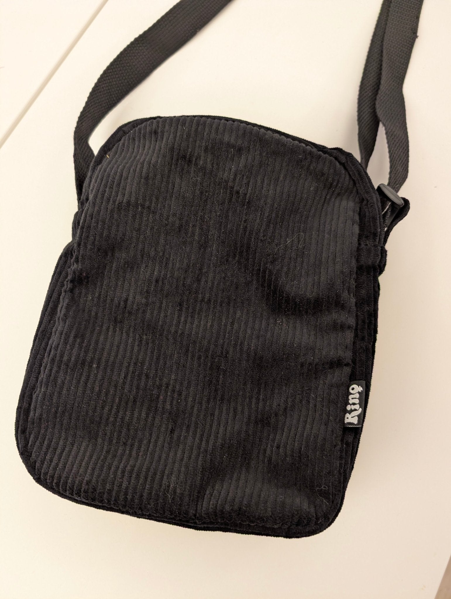 Cityväska Manchester Svart | Rino Axelremsväska i One size från Rino Design Sthlm