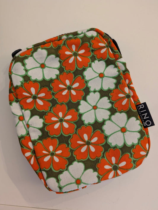Cityväska Orangegrön blomma - Axelremsväska i retrotyg - Rino Design Sthlm