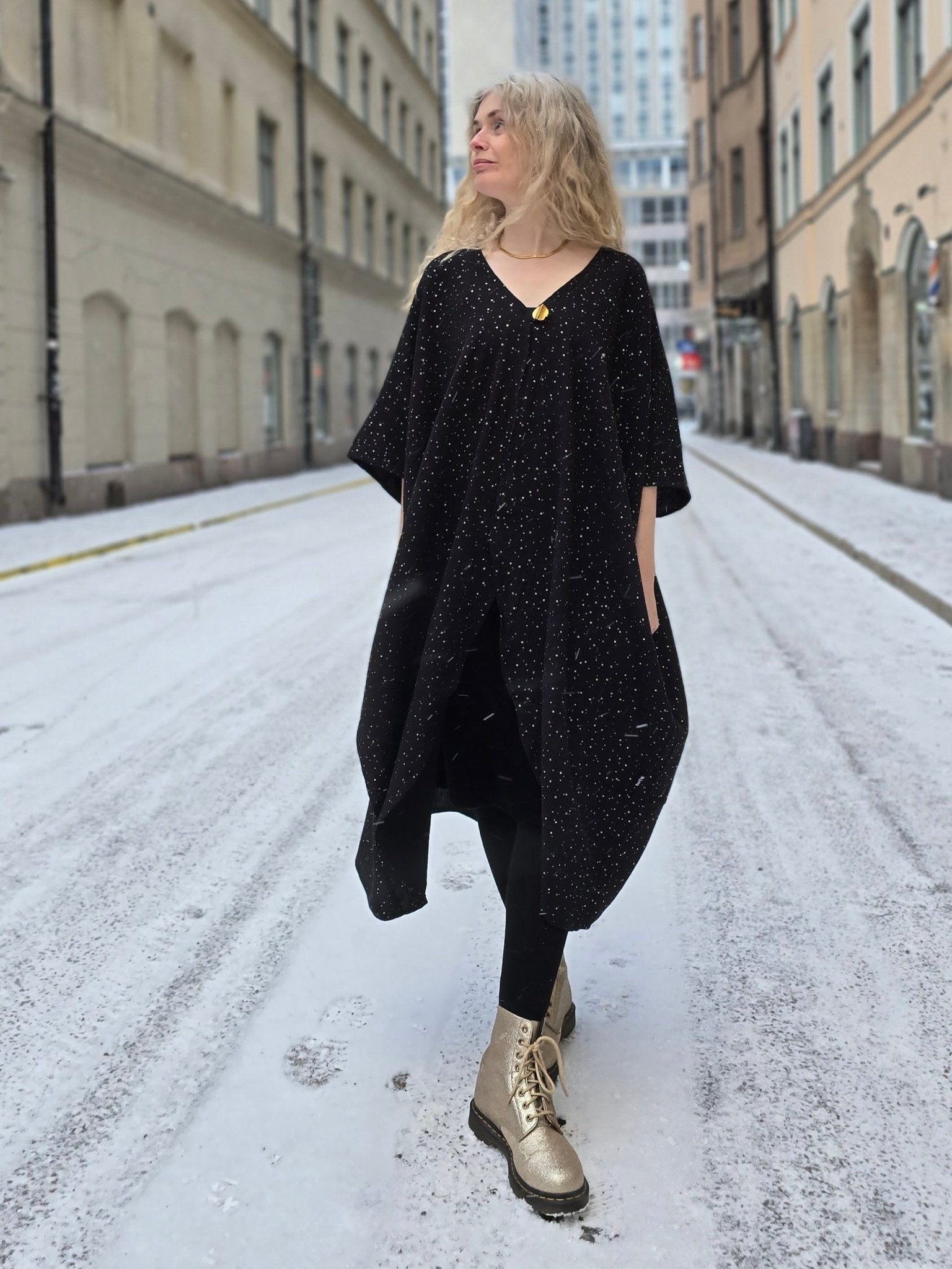 Kaftan Svart med en knapp - Rino Design Sthlm