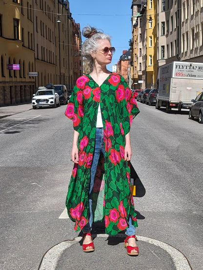 Kaftan Törnrosa - Färgstark och luftig - Hållbar design - Rino Design Sthlm