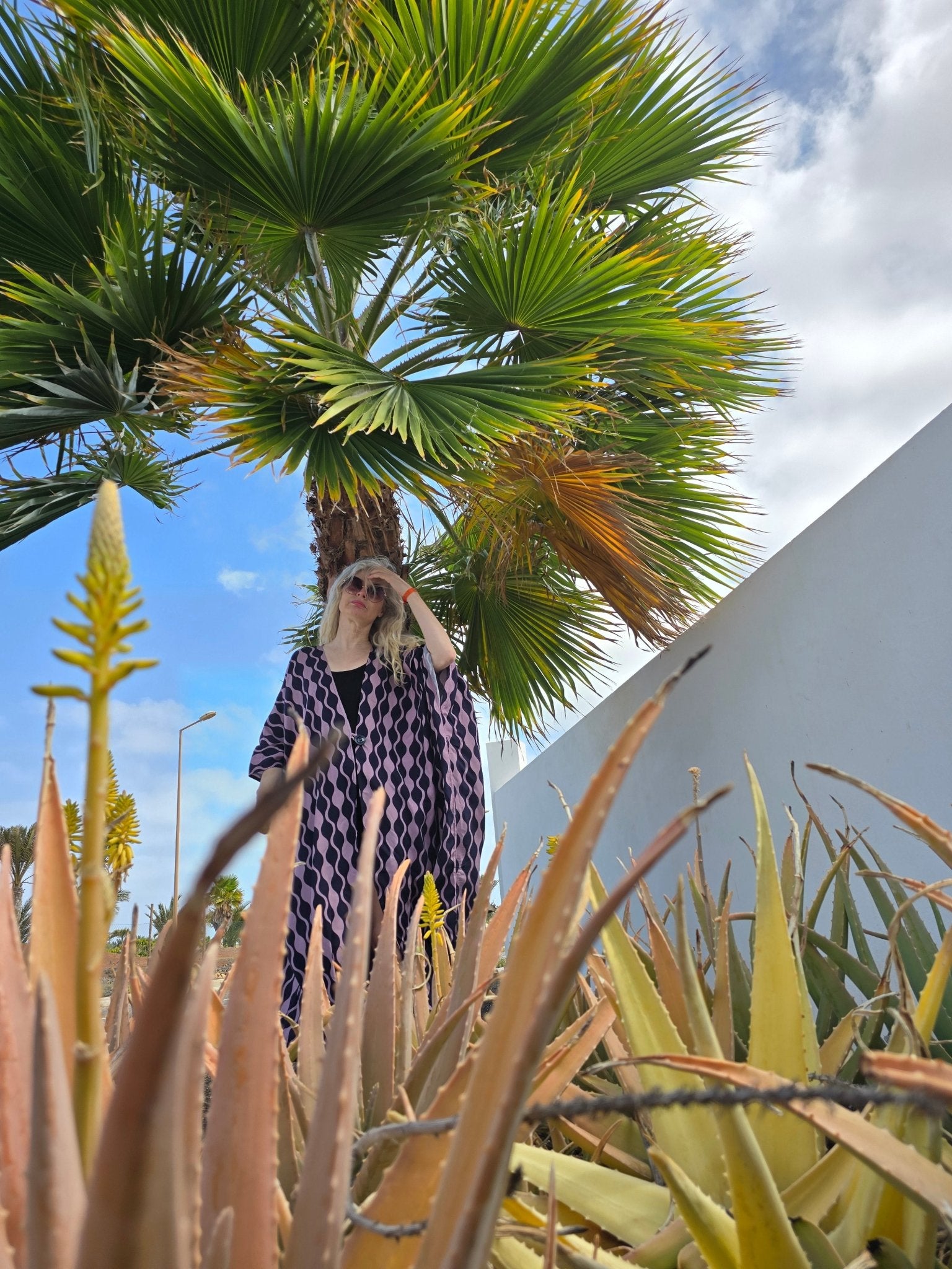 Kaftan Wonder Woman Grafisk Lila | Rino Kaftanklänning i One size från Rino Design Sthlm