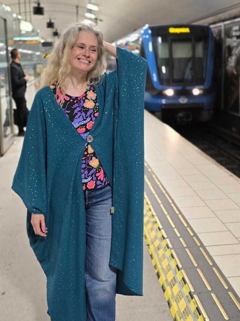 Kaftan Wonder Woman Petrol Guldprickar | Rino Kaftan muslin i One size från Rino Design Sthlm