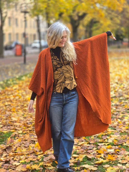 Kaftan Wonder Woman Rost Vita Prickar - Rino Design Sthlm