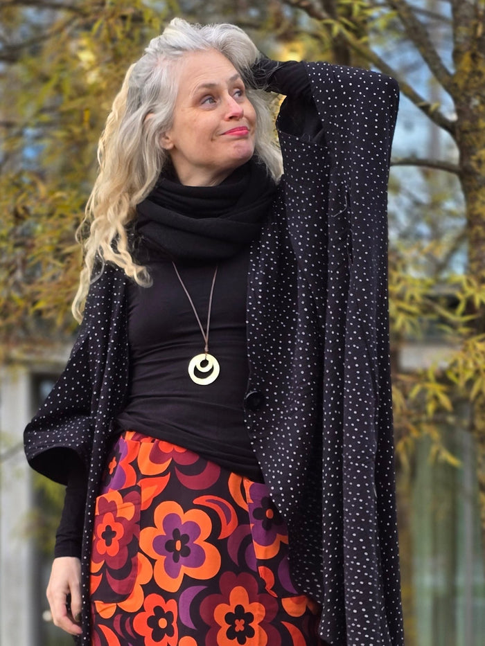 Kaftan Wonder Woman Svart Vita Prickar | Rino Kaftan muslin i One size från Rino Design Sthlm
