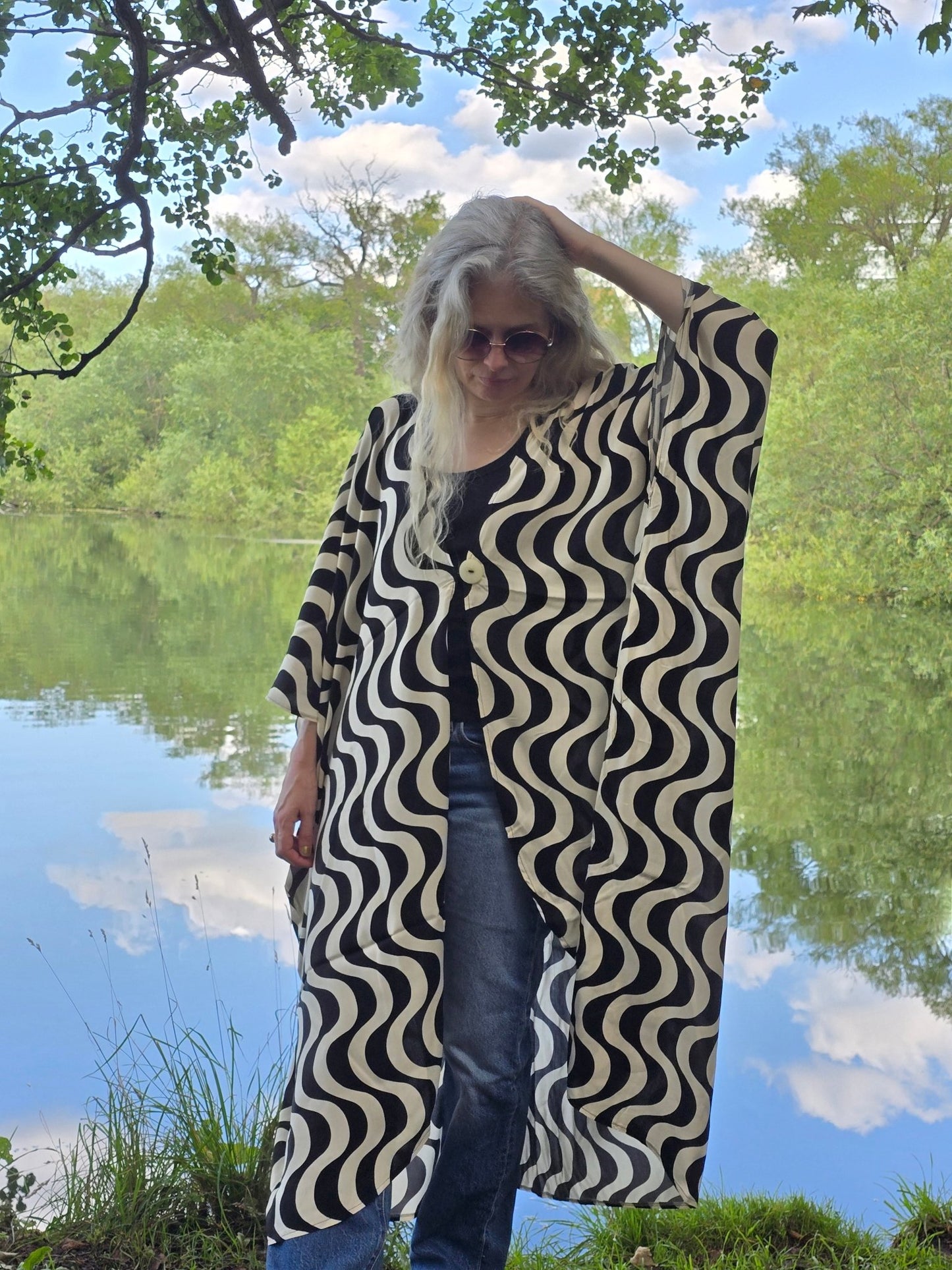Kaftan Wonder Woman Svart/vit grafisk - Rino Design Sthlm