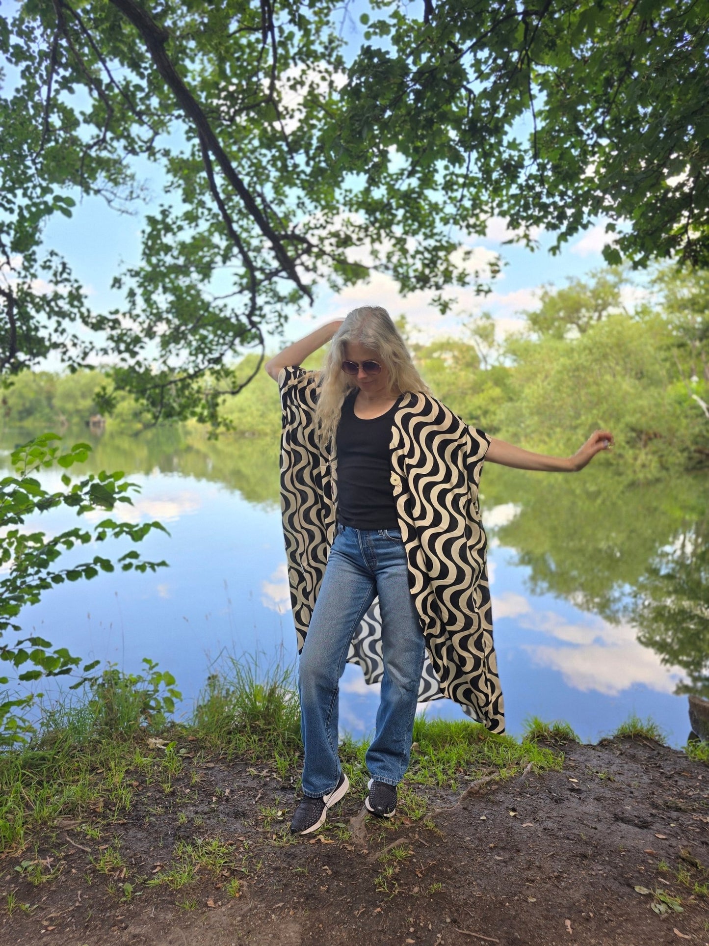 Kaftan Wonder Woman Svart/vit grafisk - Rino Design Sthlm