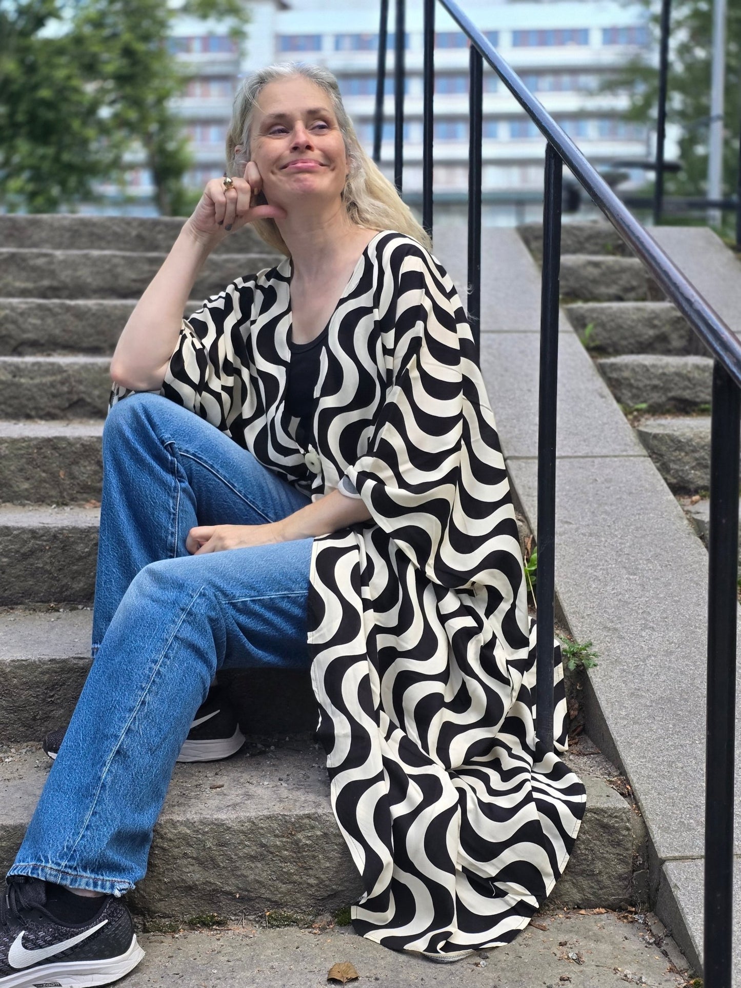 Kaftan Wonder Woman Svart/vit grafisk - Rino Design Sthlm