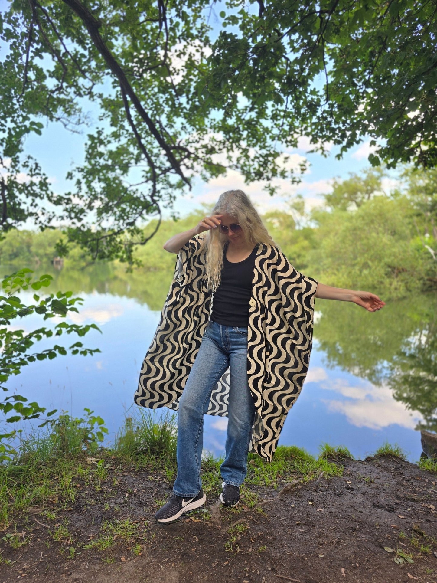 Kaftan Wonder Woman Svart/vit grafisk - Rino Design Sthlm