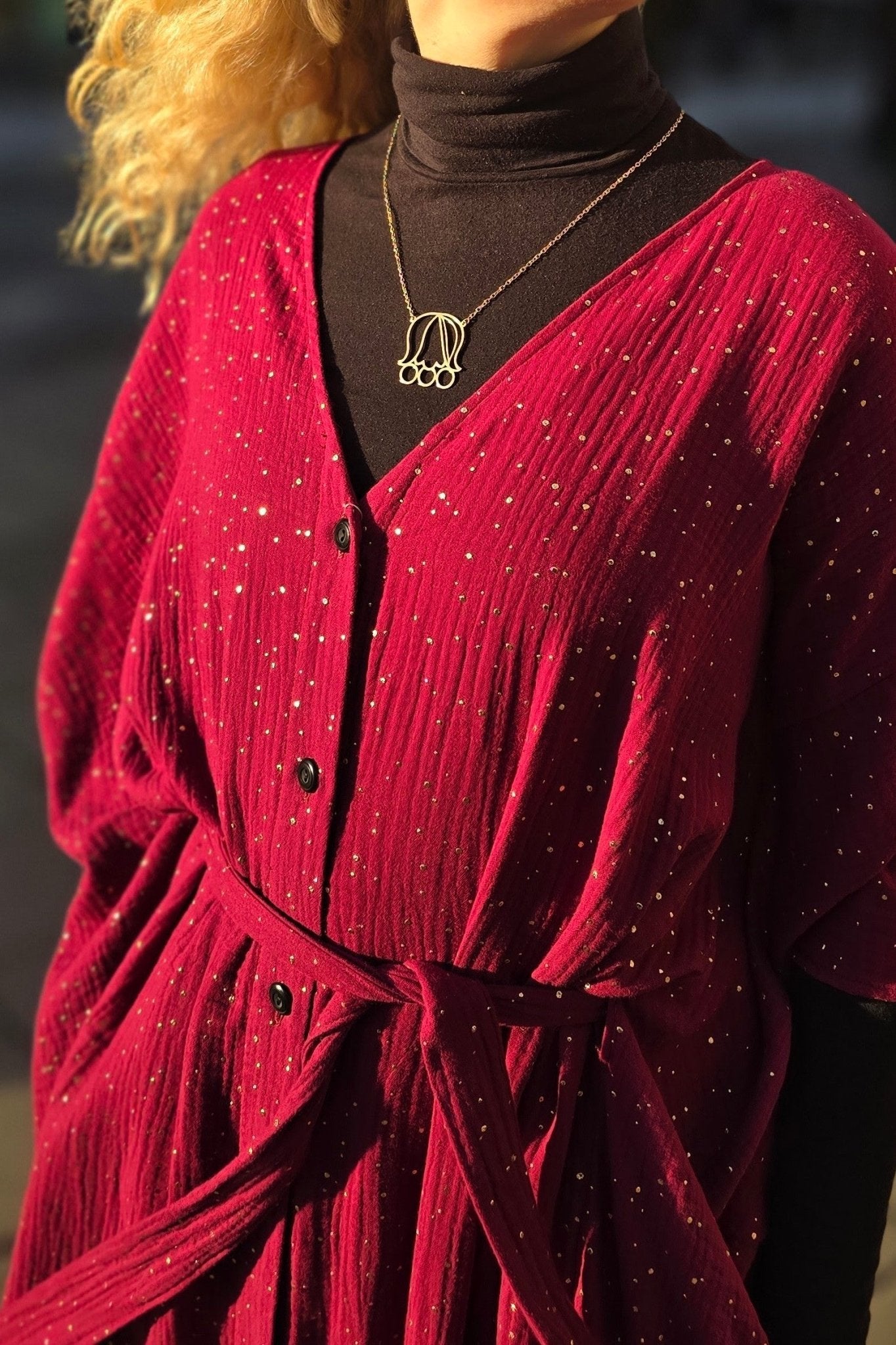 Kaftanklänning Multi Vinröd/guld med knappar - Rino Design Sthlm