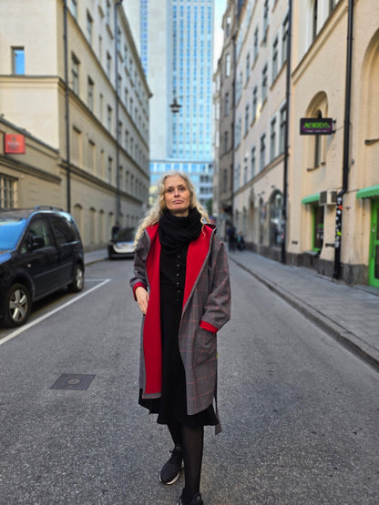 Kappa Rödluvan Svart/röd rutig - Rino Design Sthlm