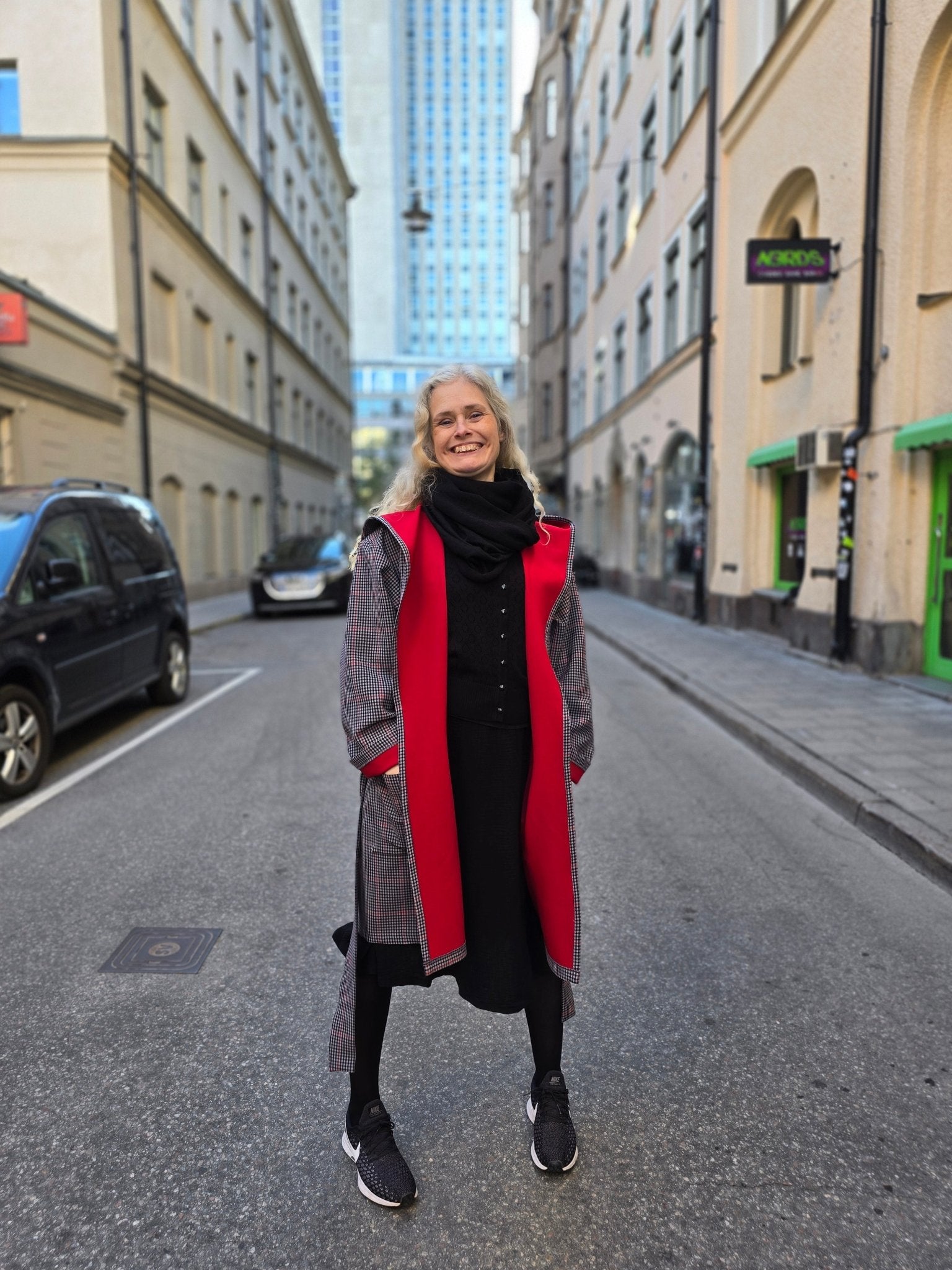 Kappa Rödluvan Svart/röd rutig - Rino Design Sthlm