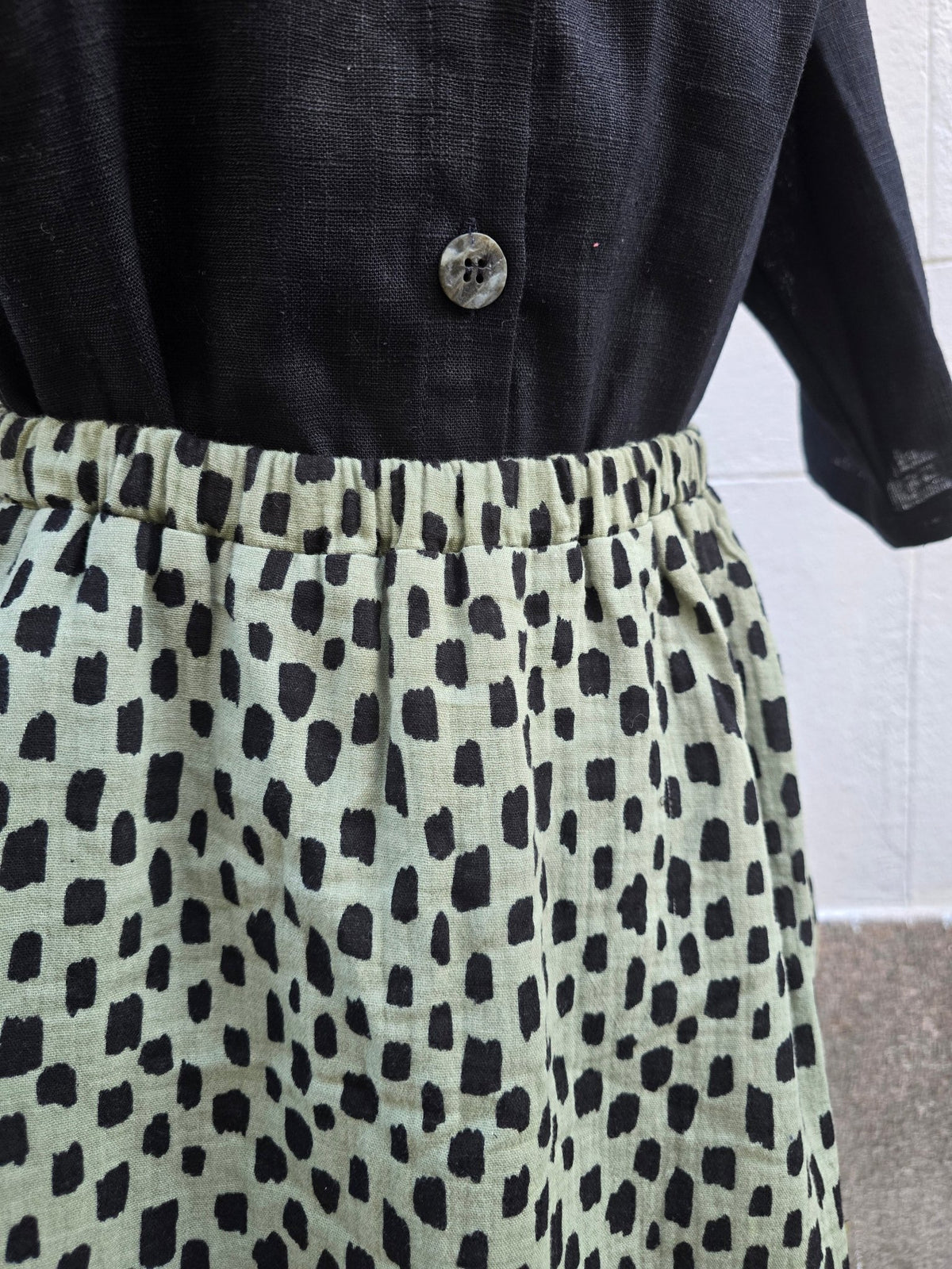 Kjol muslin Salvia Prickig | Rino Kjol muslin i S från Rino Design Sthlm