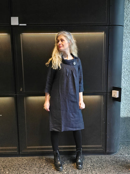 Klänning Prästkrage Mörkblå By Rino - Rino Design Sthlm