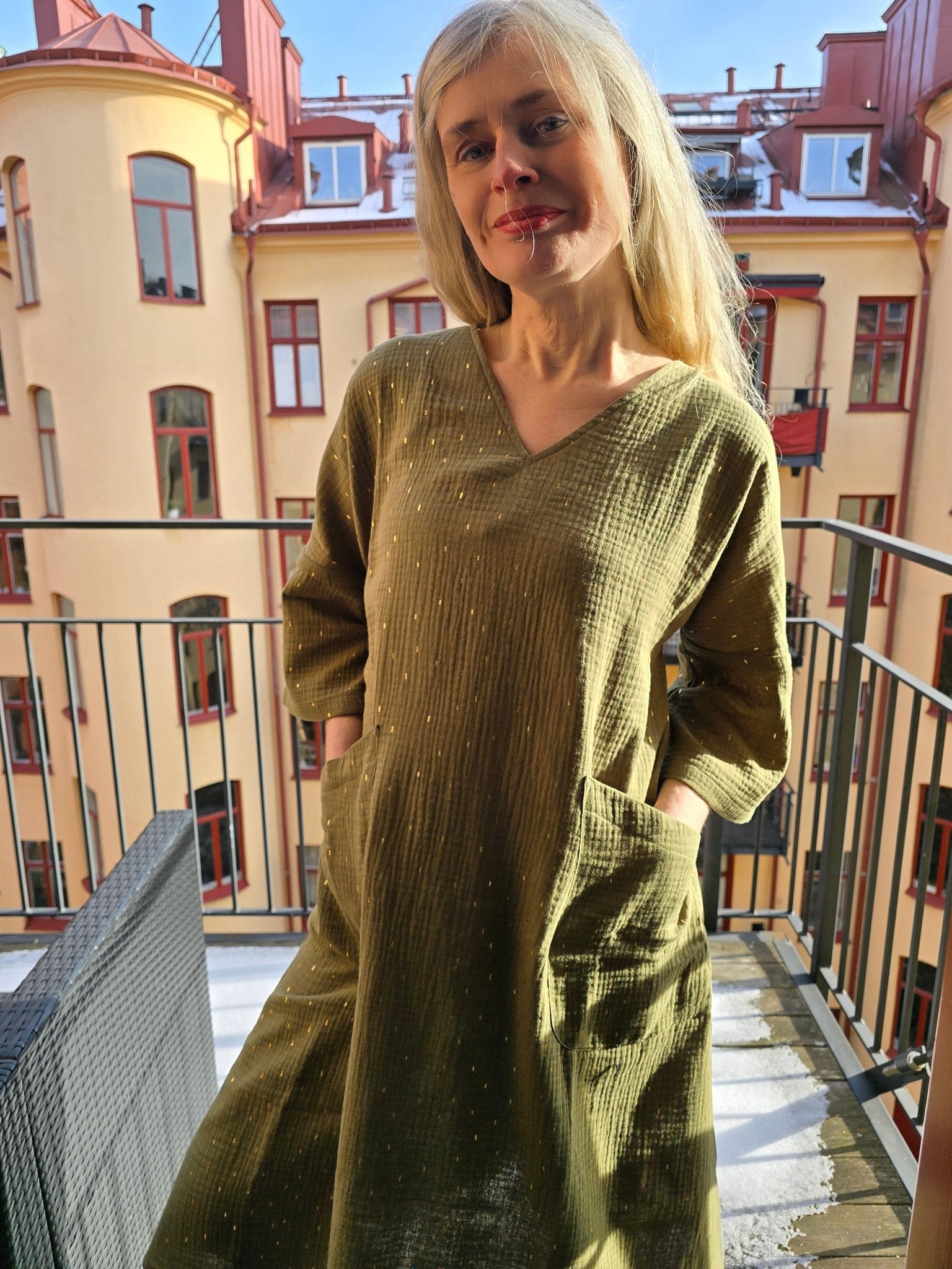 Klänning Vera Grön Guldstänk | Rino Klänning i S från Rino Design Sthlm