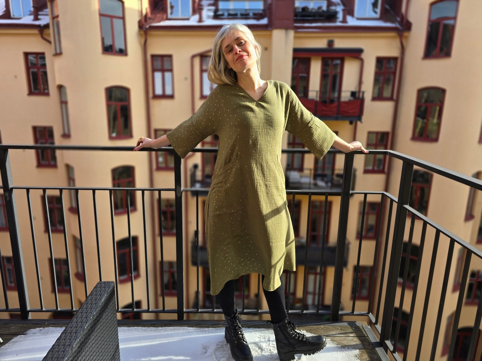 Klänning Vera Grön Guldstänk | Rino Klänning i S från Rino Design Sthlm