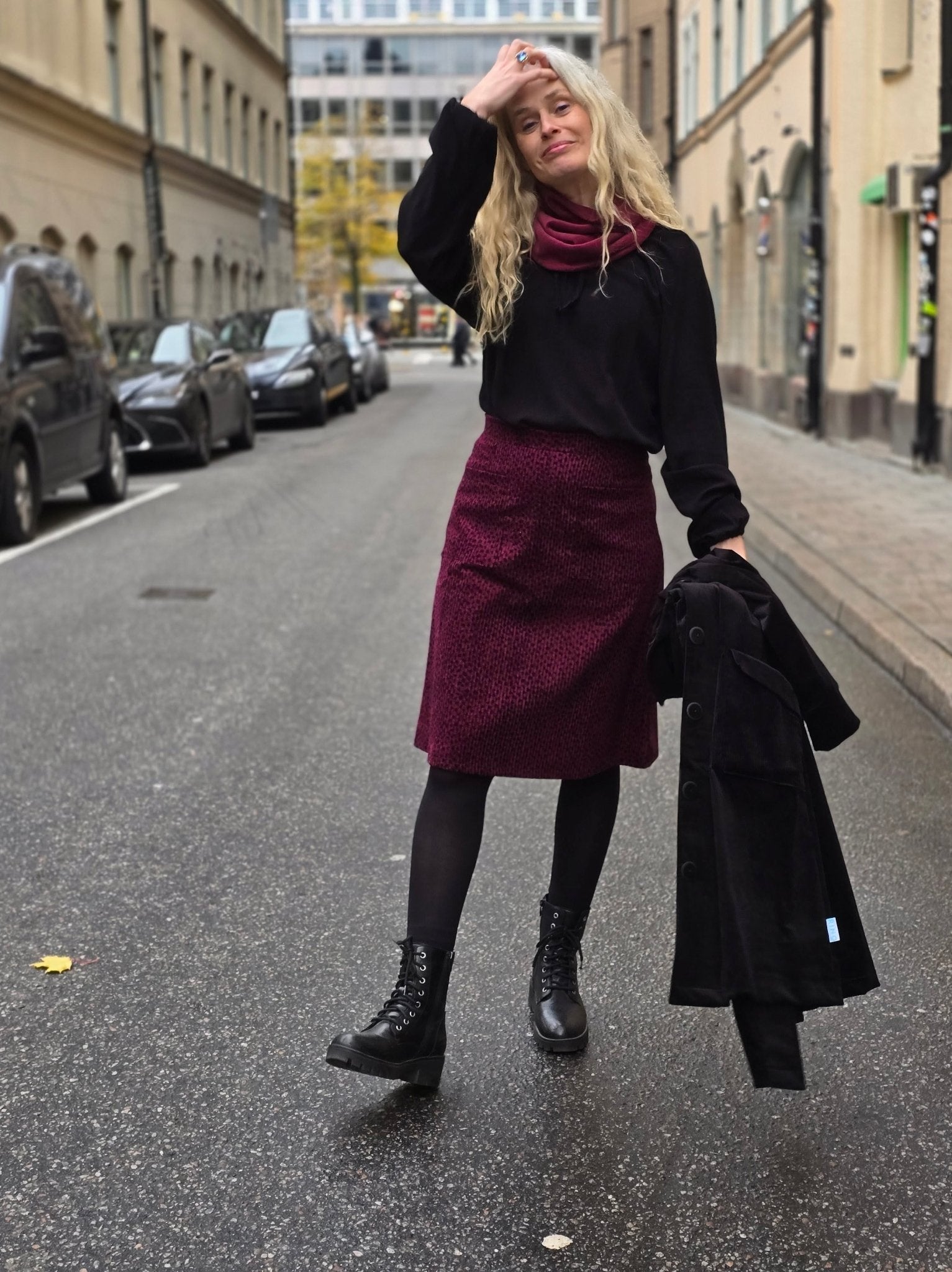 Manchesterkjol vinröd prickig - Rino Design Sthlm