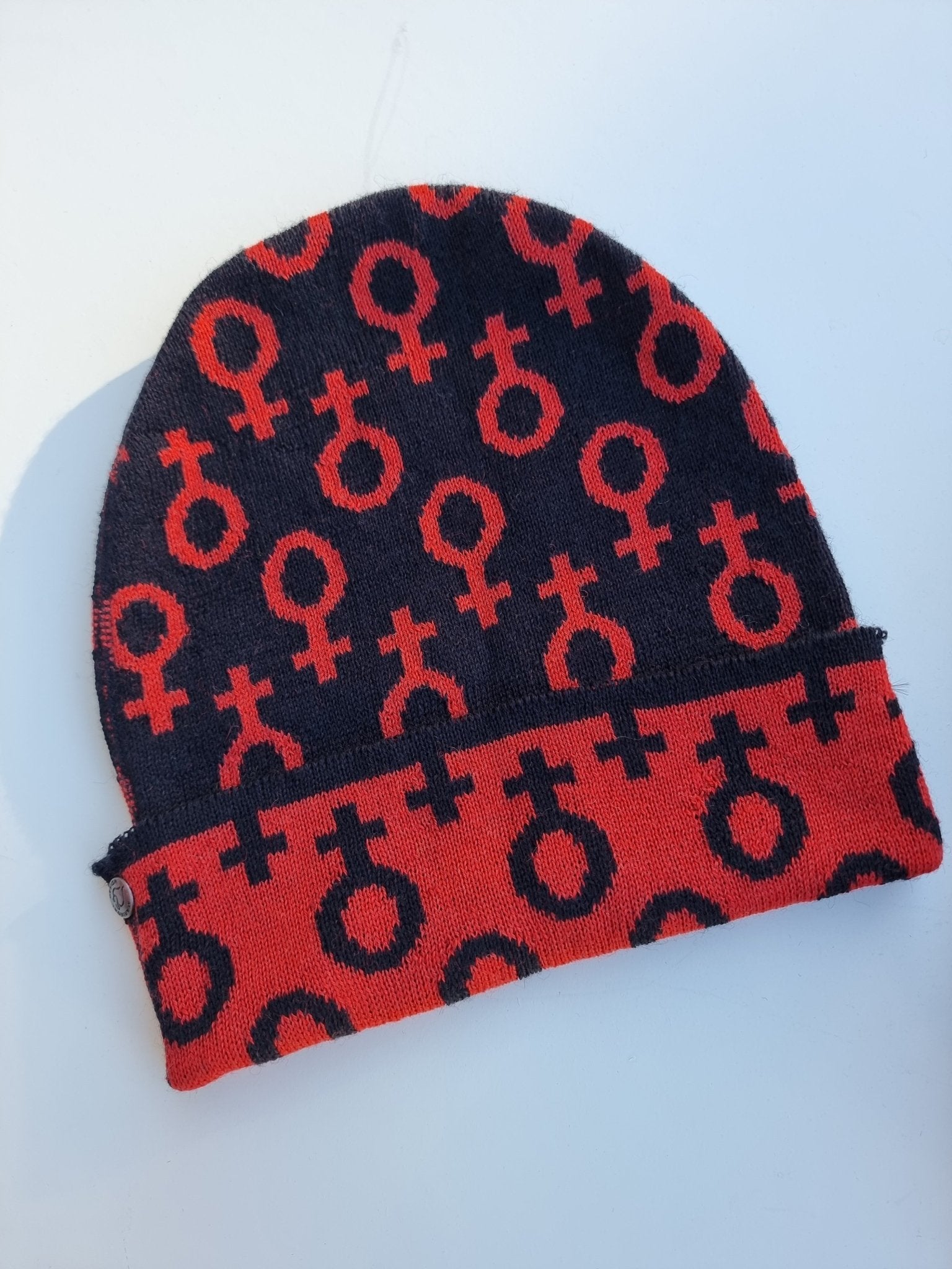 Mössa Ull Fem Svart/röd | Rino Mössa i One size från Rino Design Sthlm