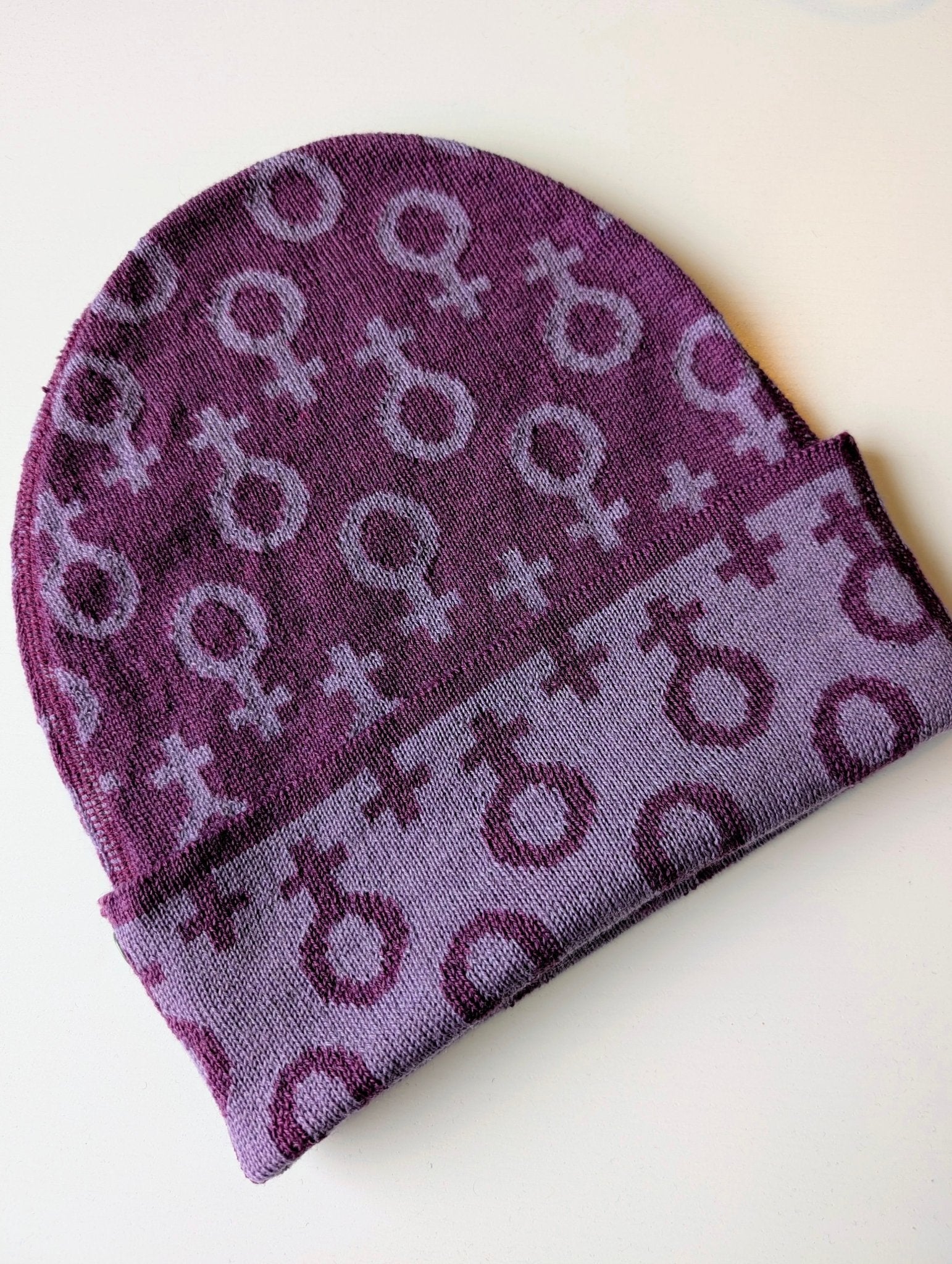 Mössa Ull Feminist Lila - Rino Design Sthlm