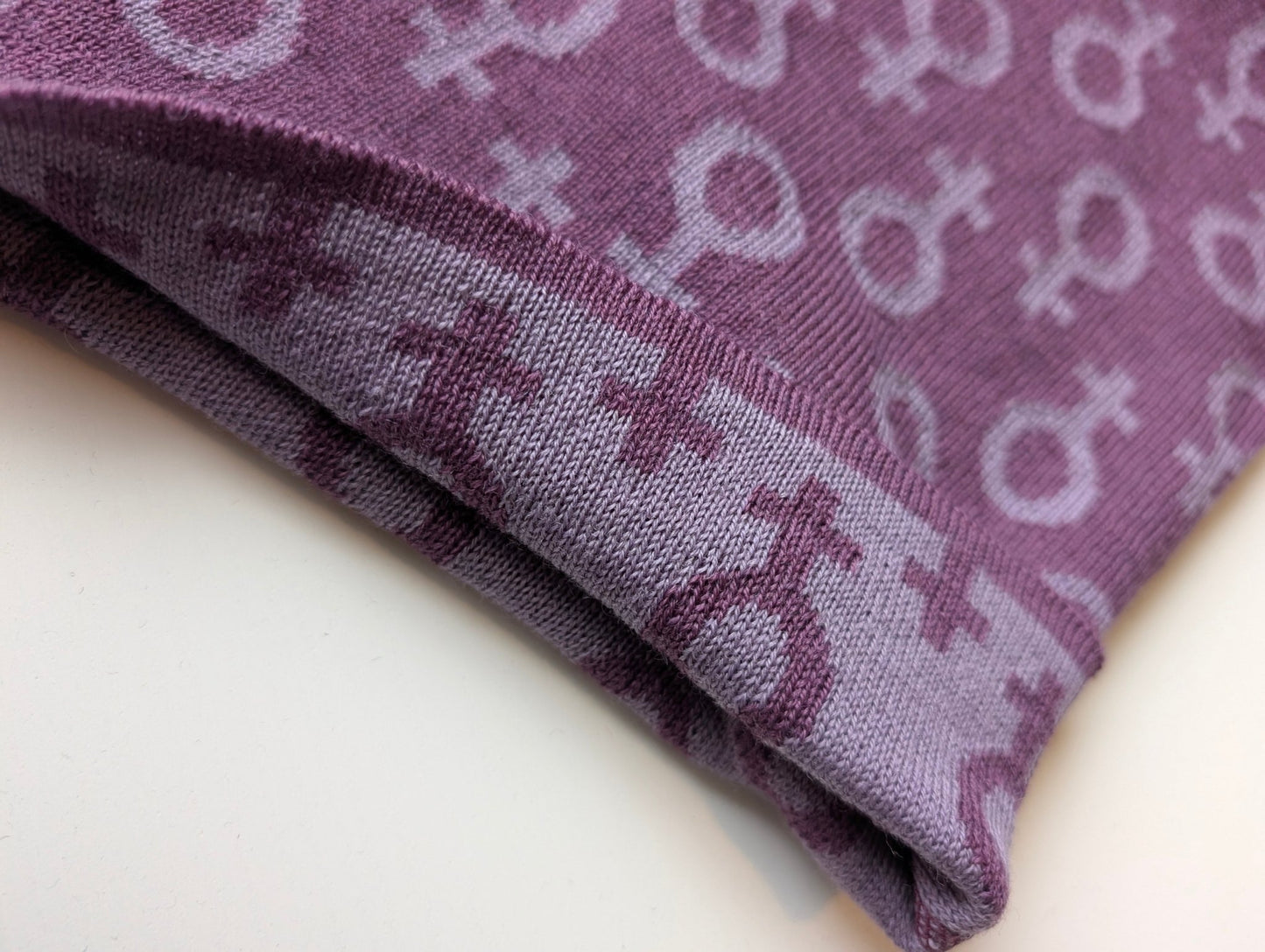 Mössa Ull Feminist Lila - Rino Design Sthlm