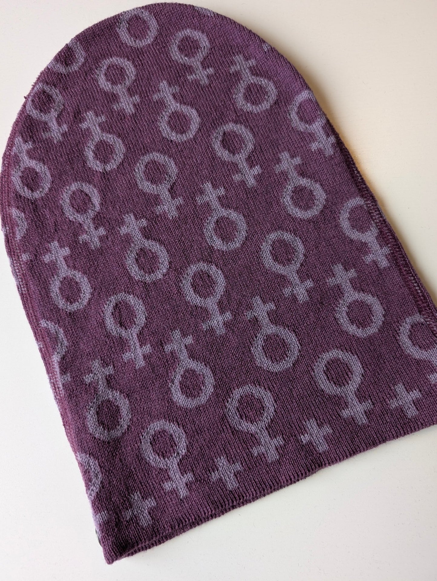 Mössa Ull Feminist Lila - Rino Design Sthlm