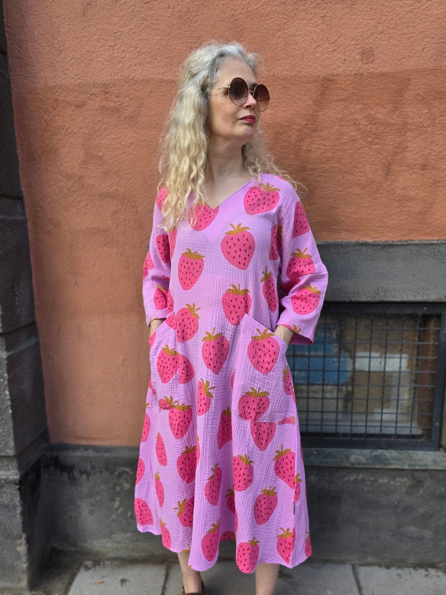 Muslinklänning Vera Jordgubbe - Rino Design Sthlm